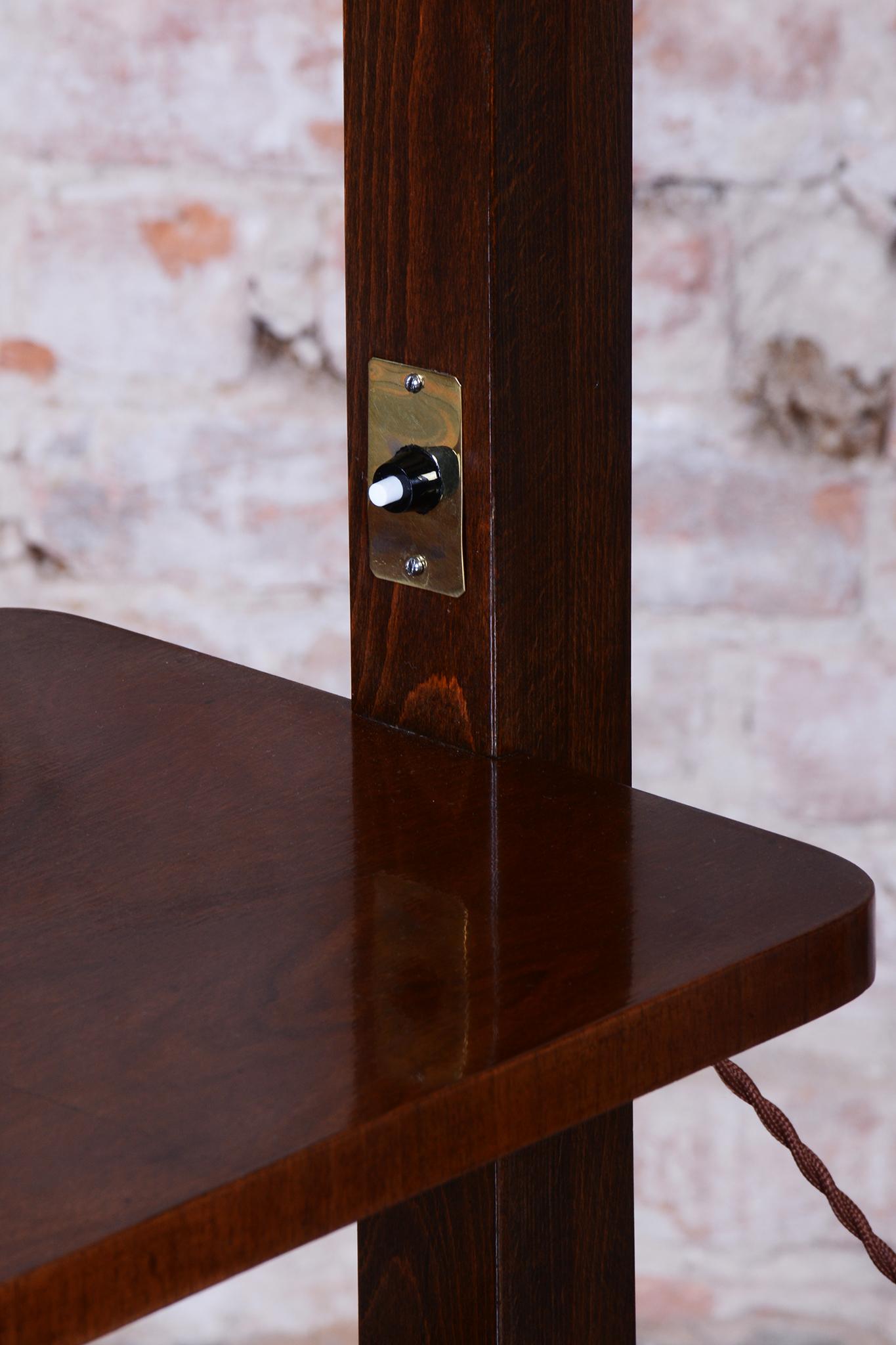Vetro lattimo Lampada da terra Art Deco restaurata, di Thonet, cromo, Beeche, noce, ceco, anni '30 in vendita