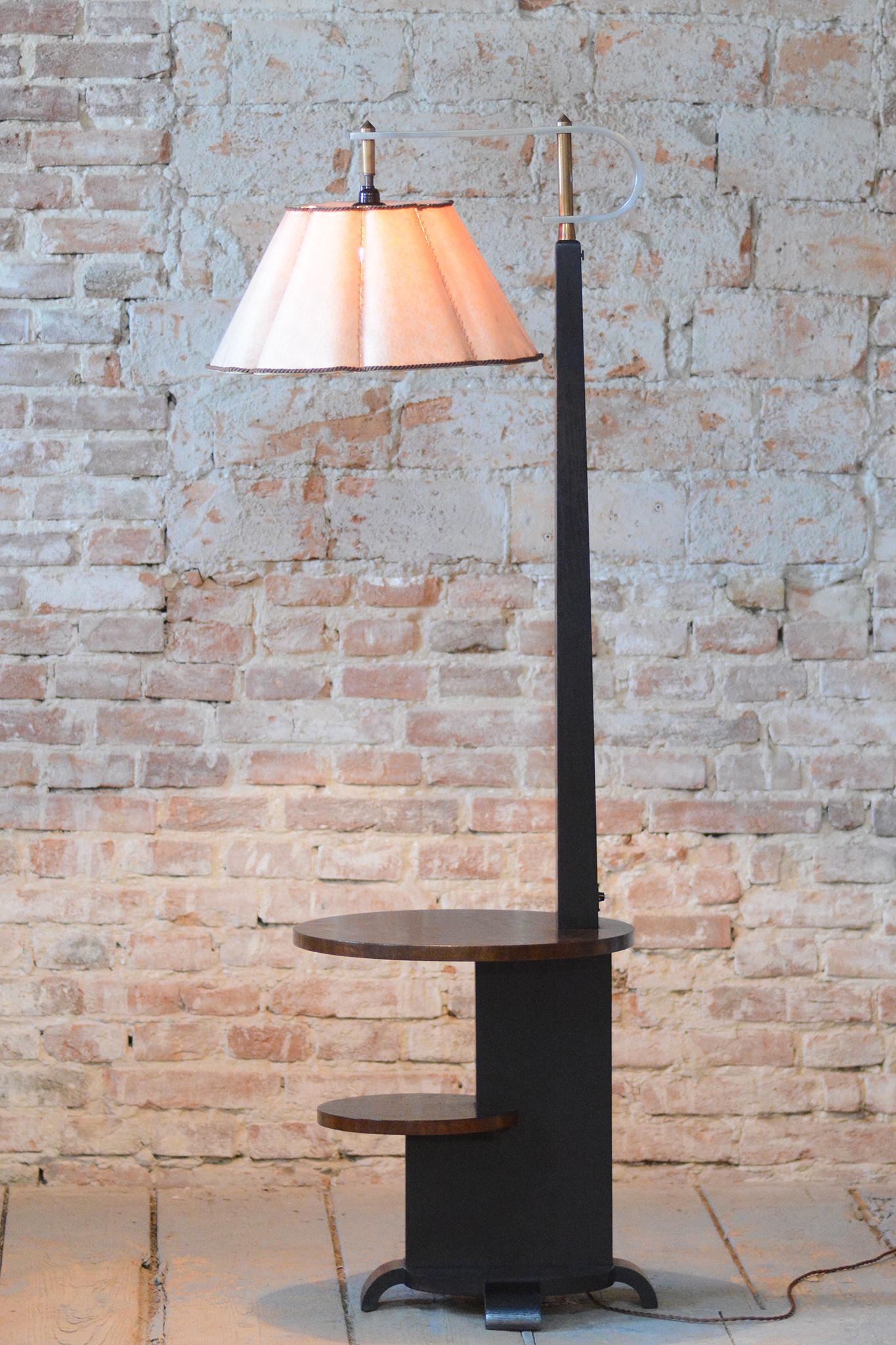 Lámpara de pie Art Decó restaurada, roble, nueva electrificación, checa, años 20 en venta 7