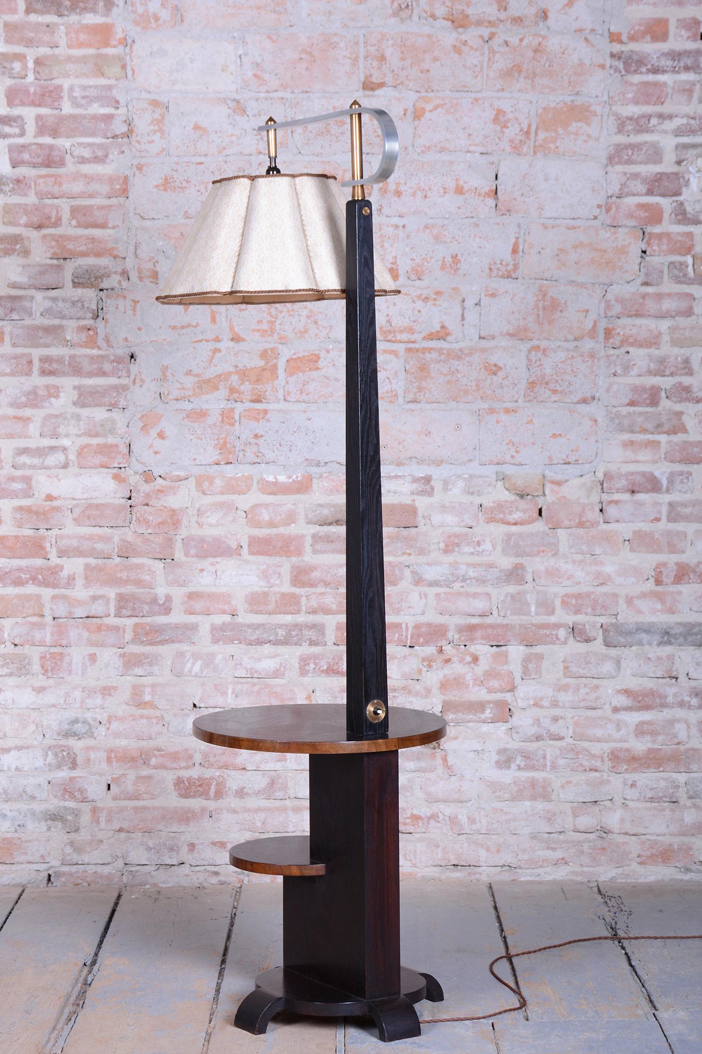 Lámpara de pie Art Decó restaurada, roble, nueva electrificación, checa, años 20 en Bueno estado para la venta en Brandys nad Labem, Středočeský kraj