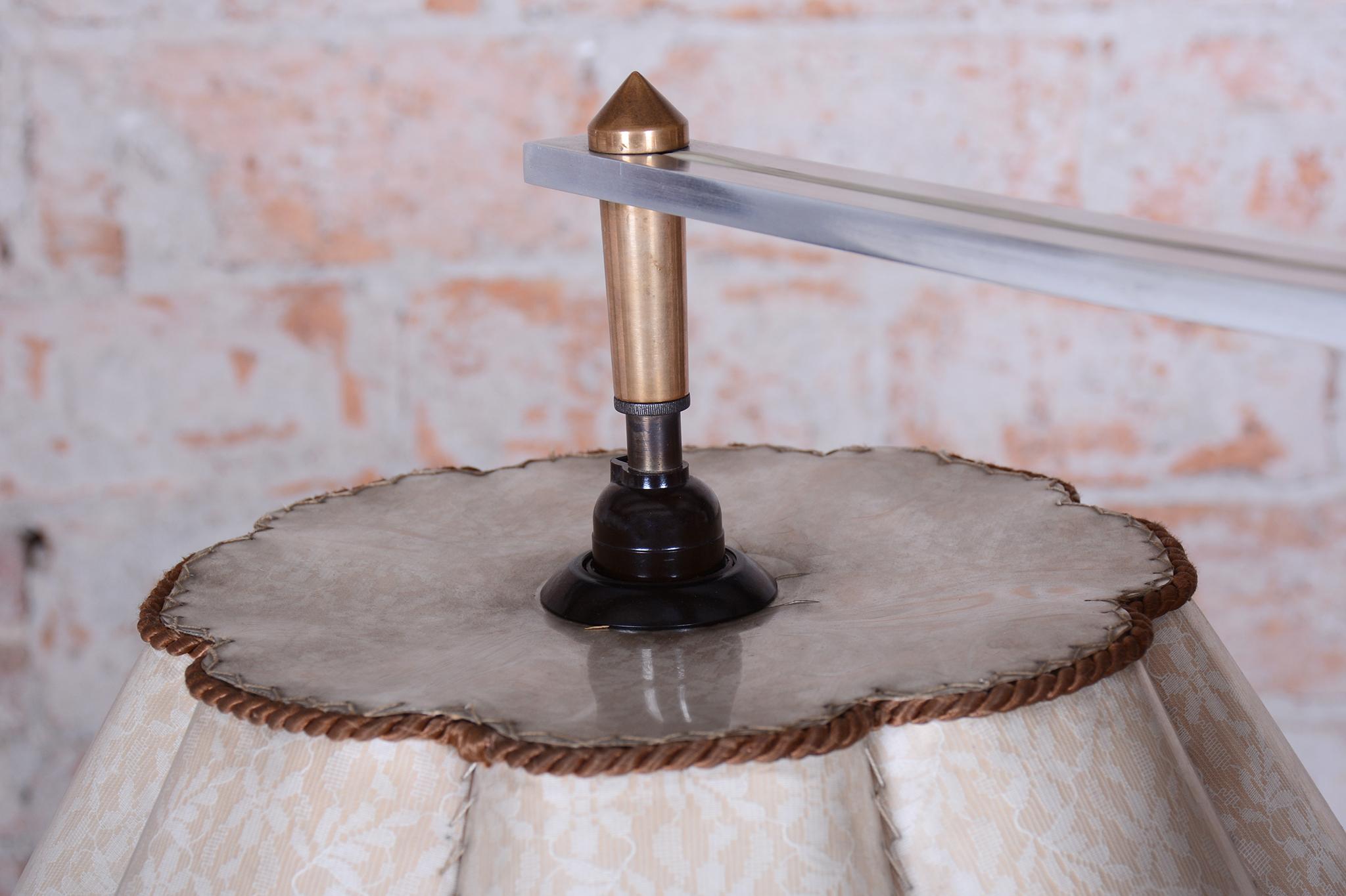 Lámpara de pie Art Decó restaurada, roble, nueva electrificación, checa, años 20 en venta 1