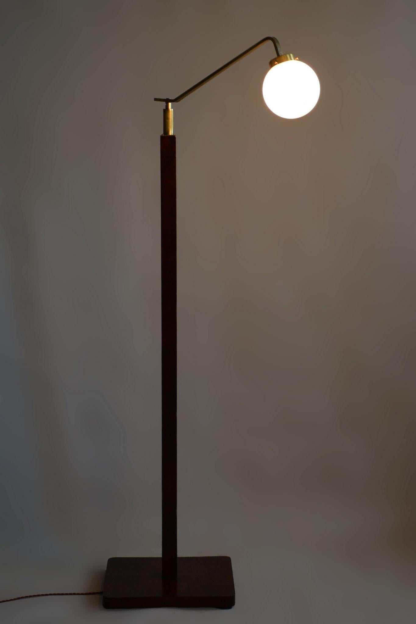 Restored Art Deco Floor Lamp, Walnut, Brass, New Electrification, Czech, 1930s For Sale 5