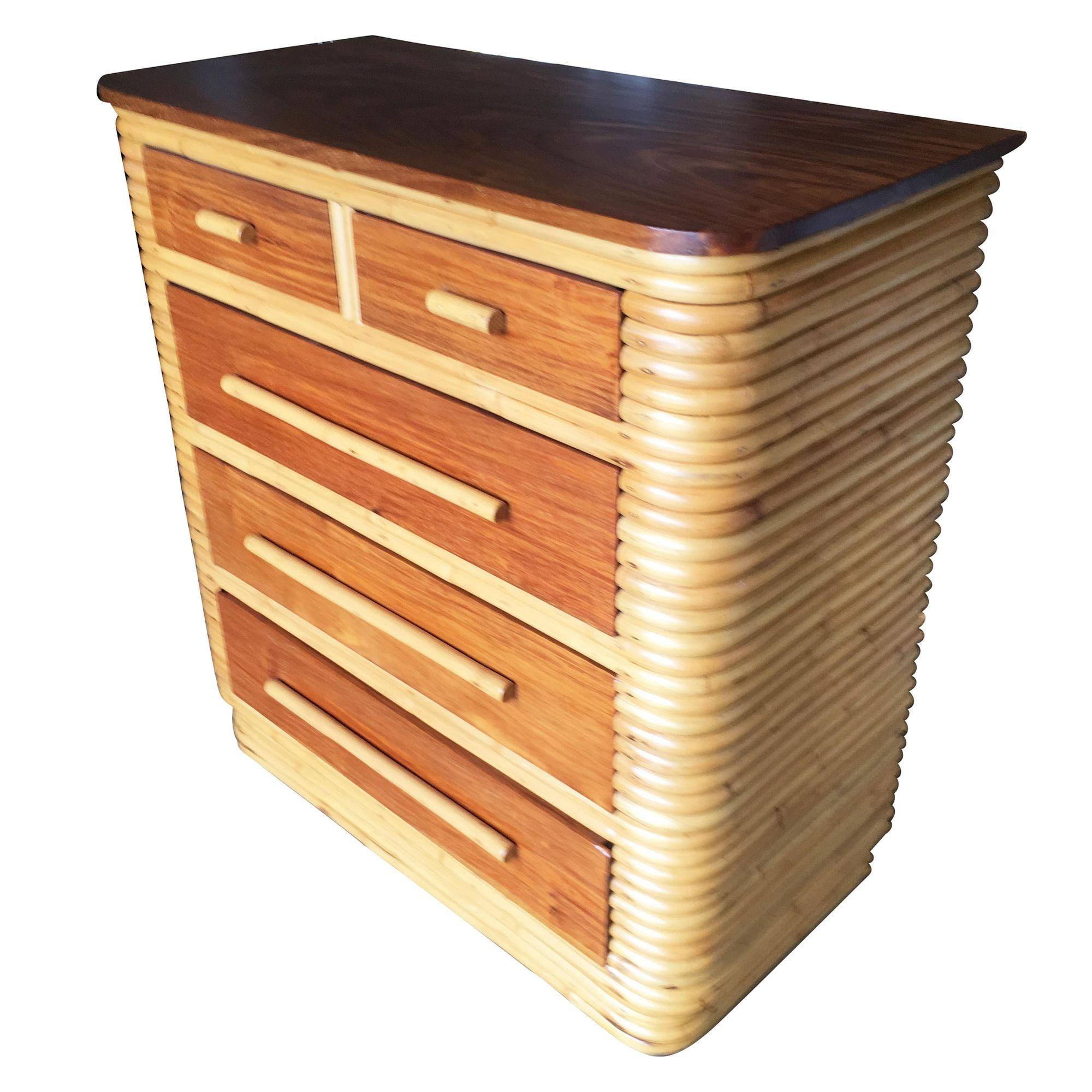 Mid-Century moderno Cassettone in mogano e rattan impilato restaurato Art Deco Highboy in vendita