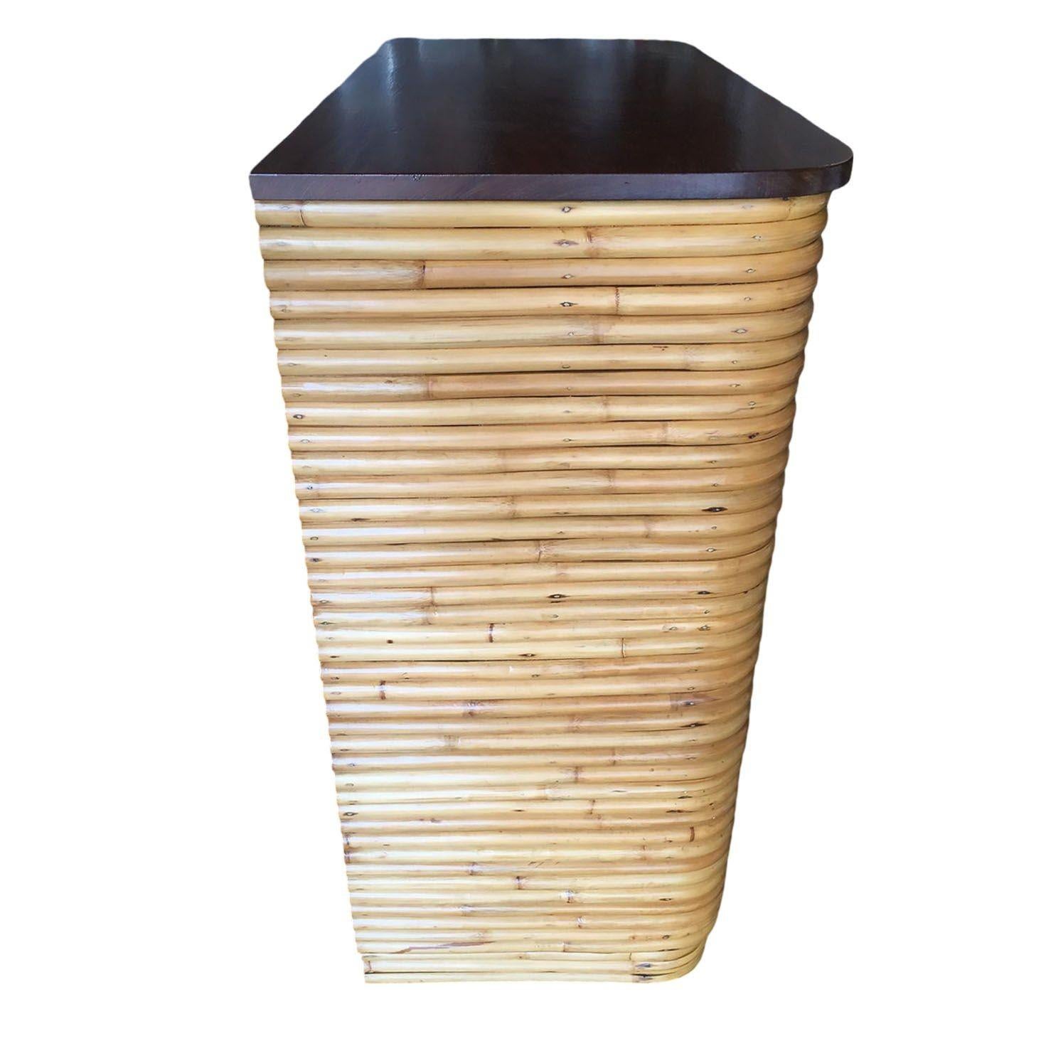 Cassettone in mogano e rattan impilato restaurato Art Deco Highboy In condizioni ottime in vendita a Van Nuys, CA