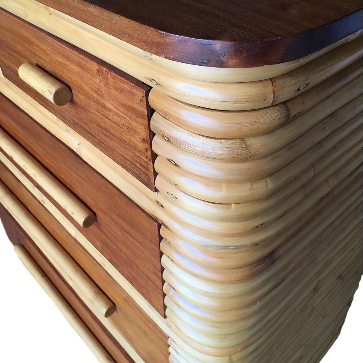 Rattan Cassettone in mogano e rattan impilato restaurato Art Deco Highboy in vendita