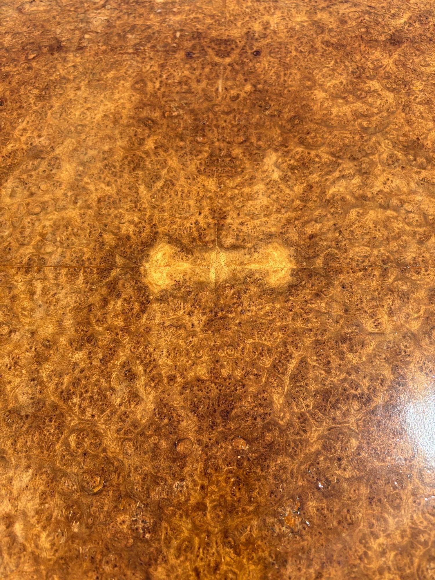 Quercia Tavolo rotondo in legno di Oak Wood restaurato Art Deco Jules Leleu in vendita