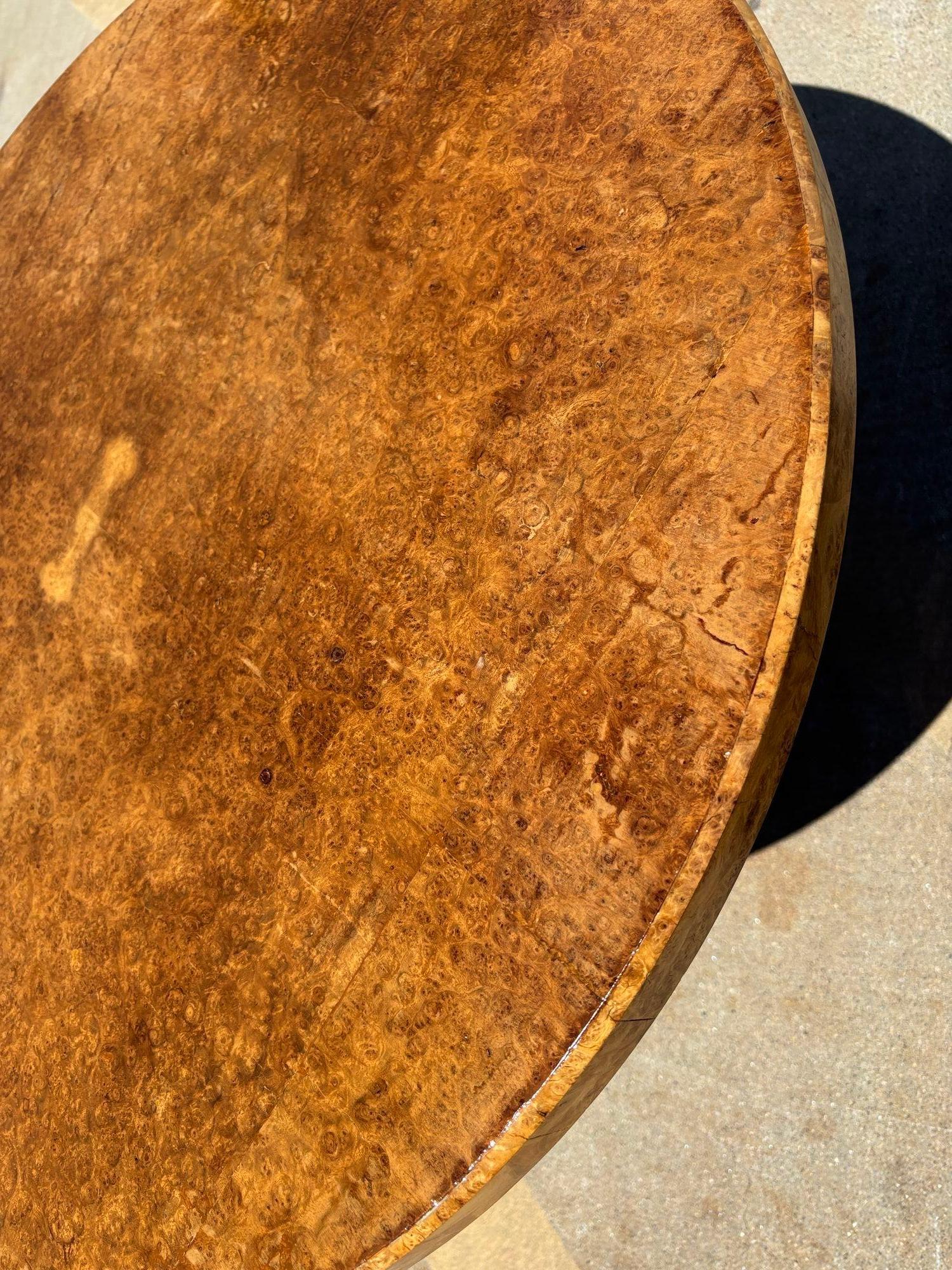 Tavolo rotondo in legno di Oak Wood restaurato Art Deco Jules Leleu in vendita 1
