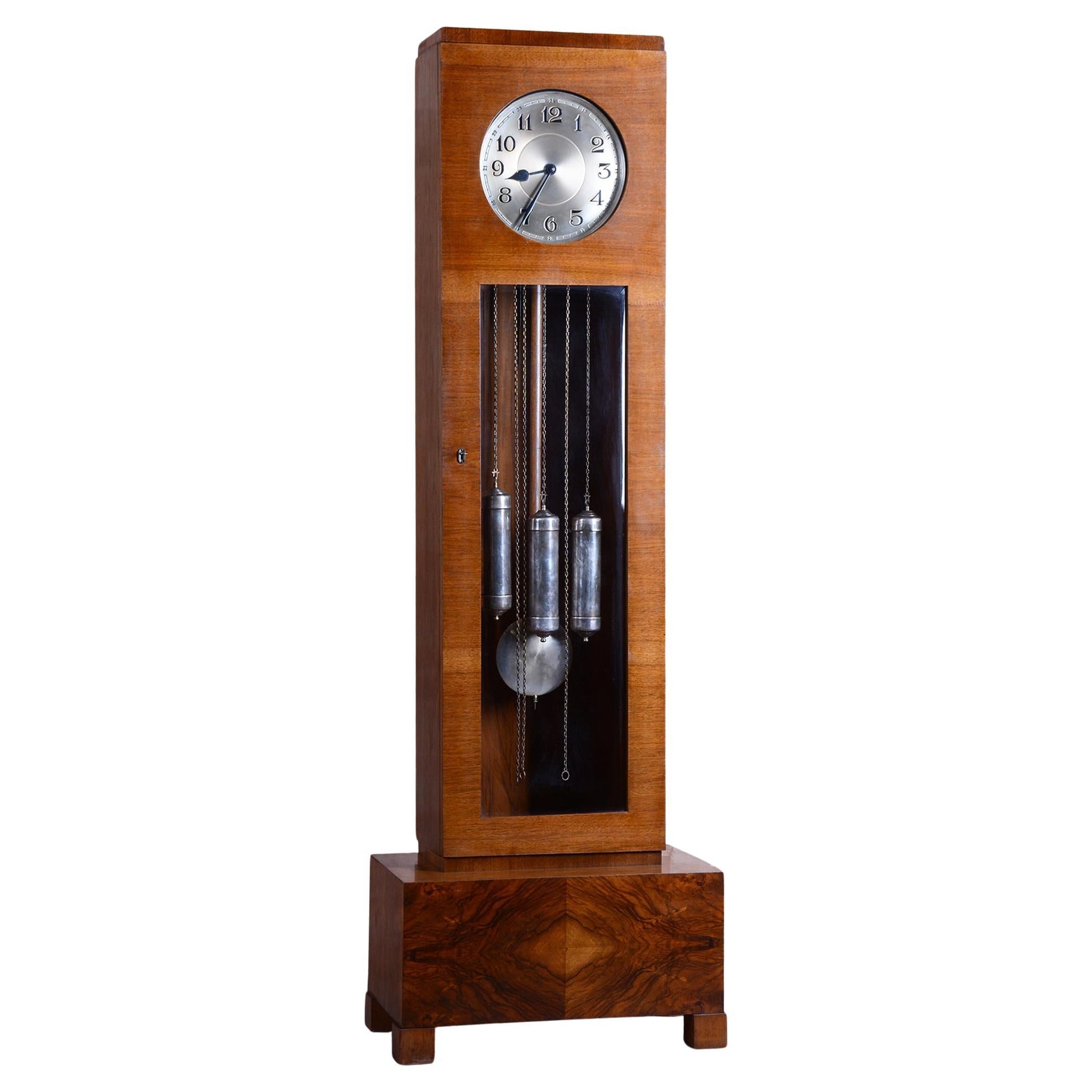Restaurierte Art Deco Standuhr, Nussbaum, Fichte, polnisch, tschechisch, 1920er Jahre