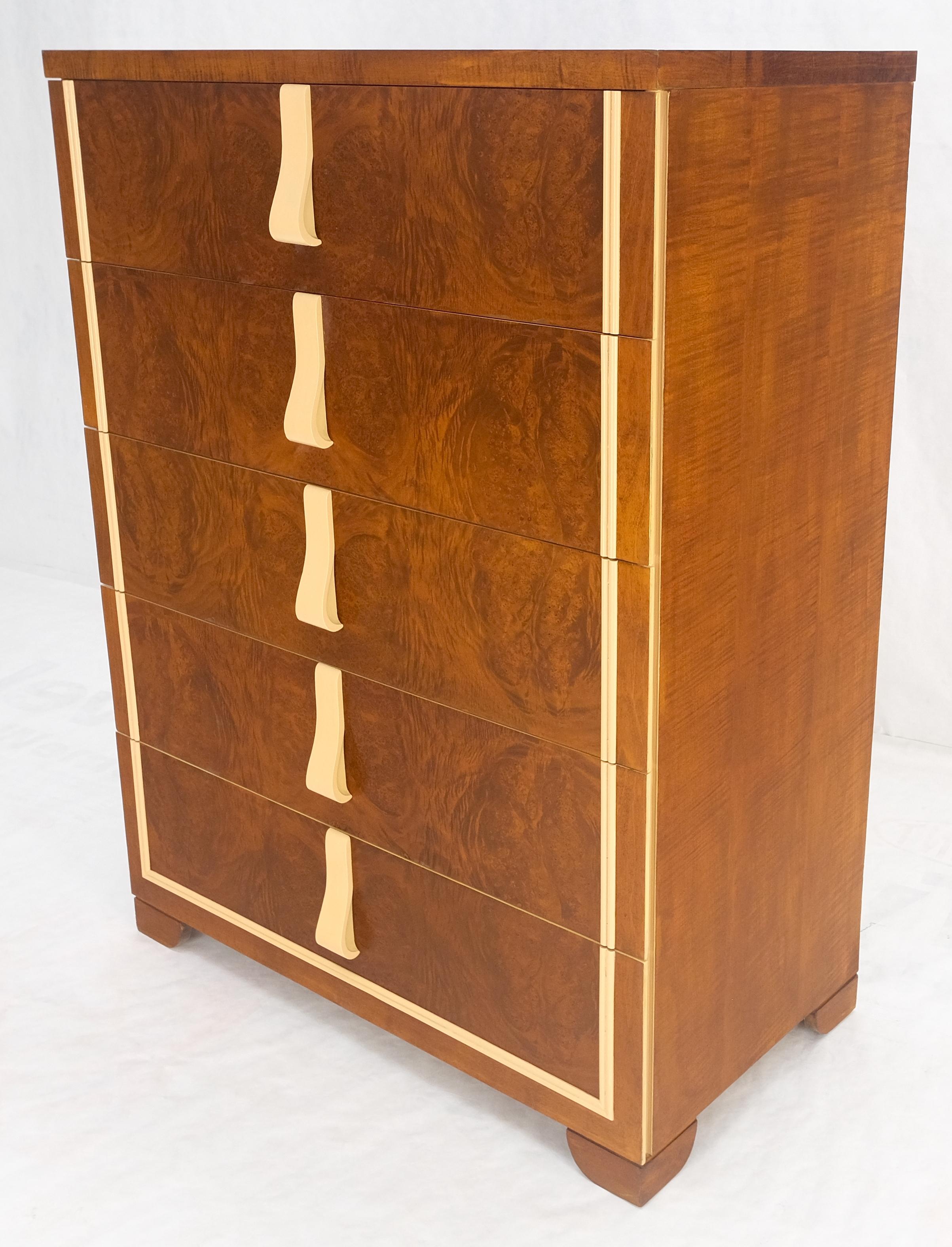 Commode haute à 5 tiroirs en bois de ronce restaurée Art Déco du milieu du siècle dernier MINT ! en vente 3
