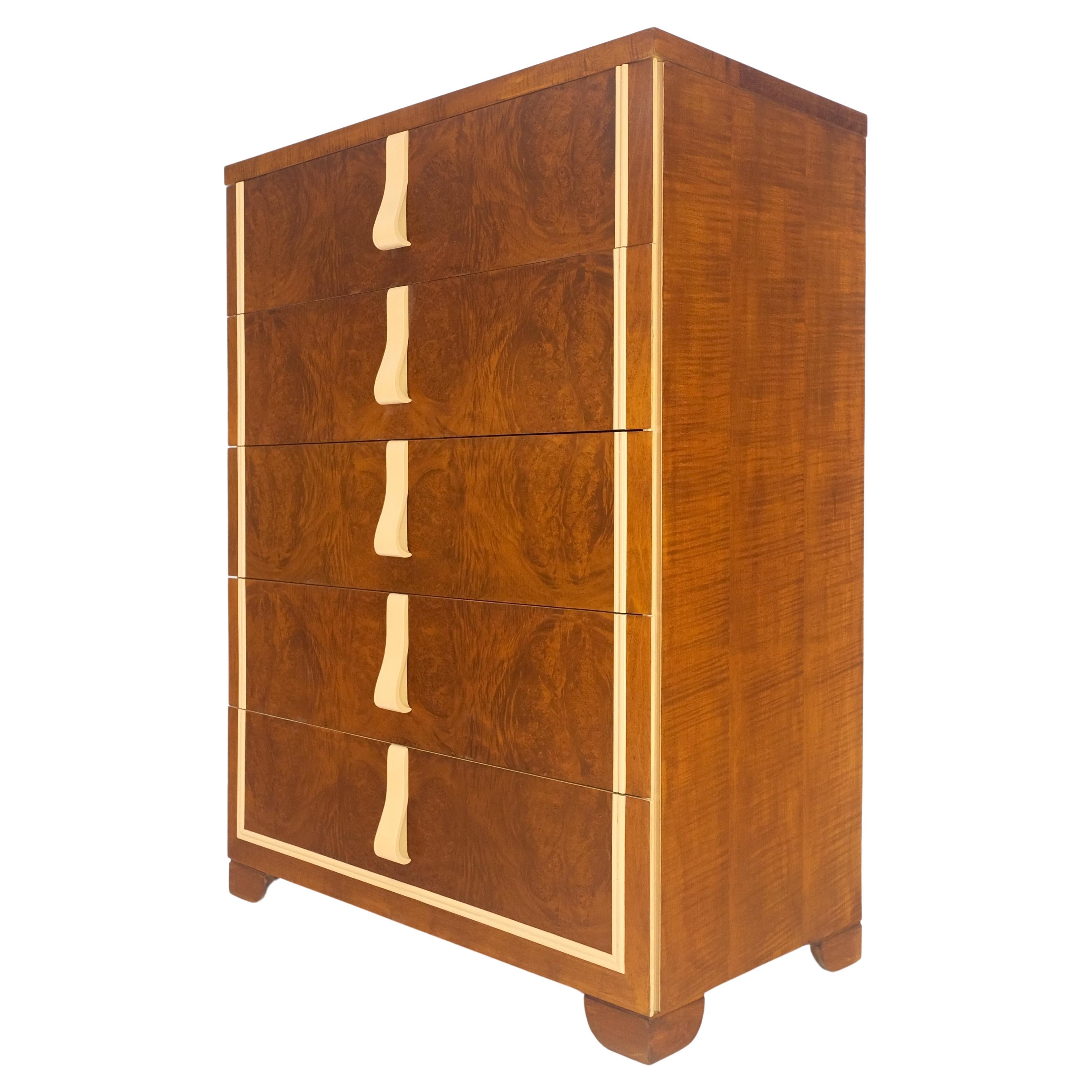 Commode haute à 5 tiroirs en bois de ronce restaurée Art Déco du milieu du siècle dernier MINT ! en vente