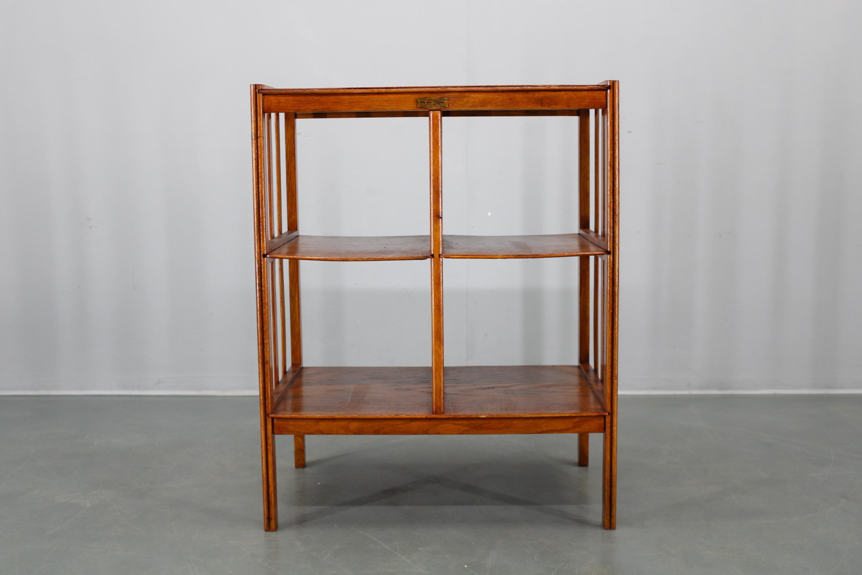 Estantería de roble Art Decó restaurada, Alemania Años 30 - Estantería Bauhaus en Bueno estado para la venta en Praha, CZ