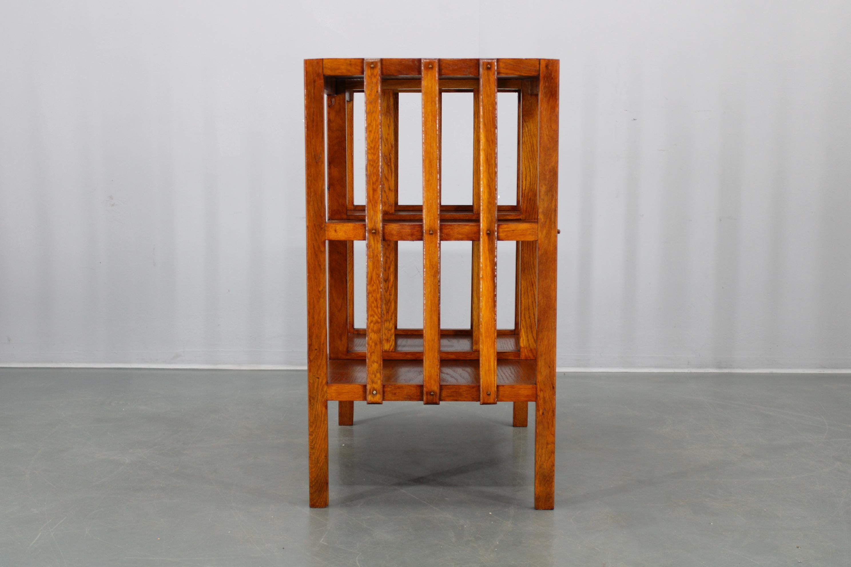 Estantería de roble Art Decó restaurada, Alemania Años 30 - Estantería Bauhaus mediados del siglo XX en venta