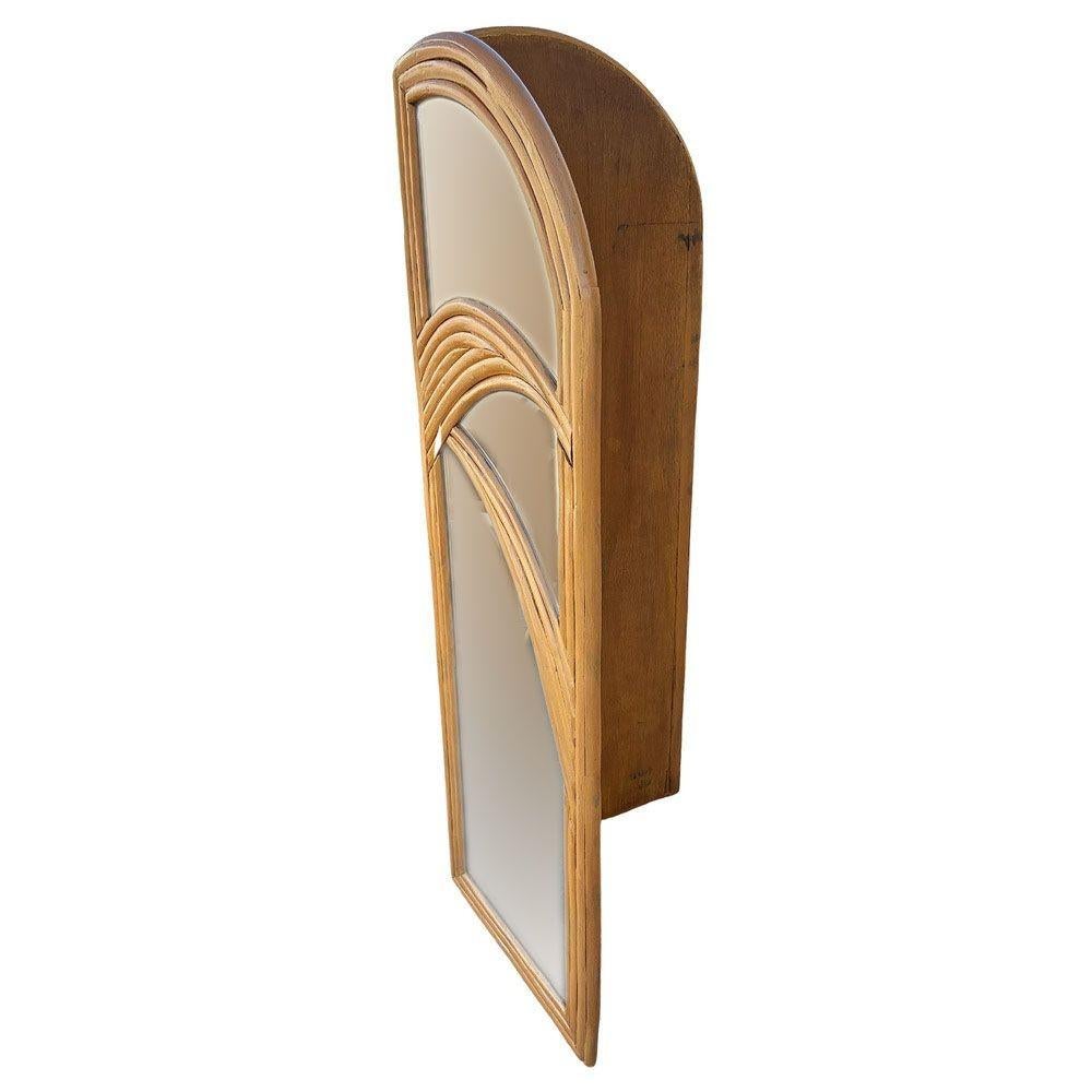 Pantalla plegable con espejo de ratán de diseño Art Decó restaurado con forma de hoja de palmera mediados del siglo XX en venta