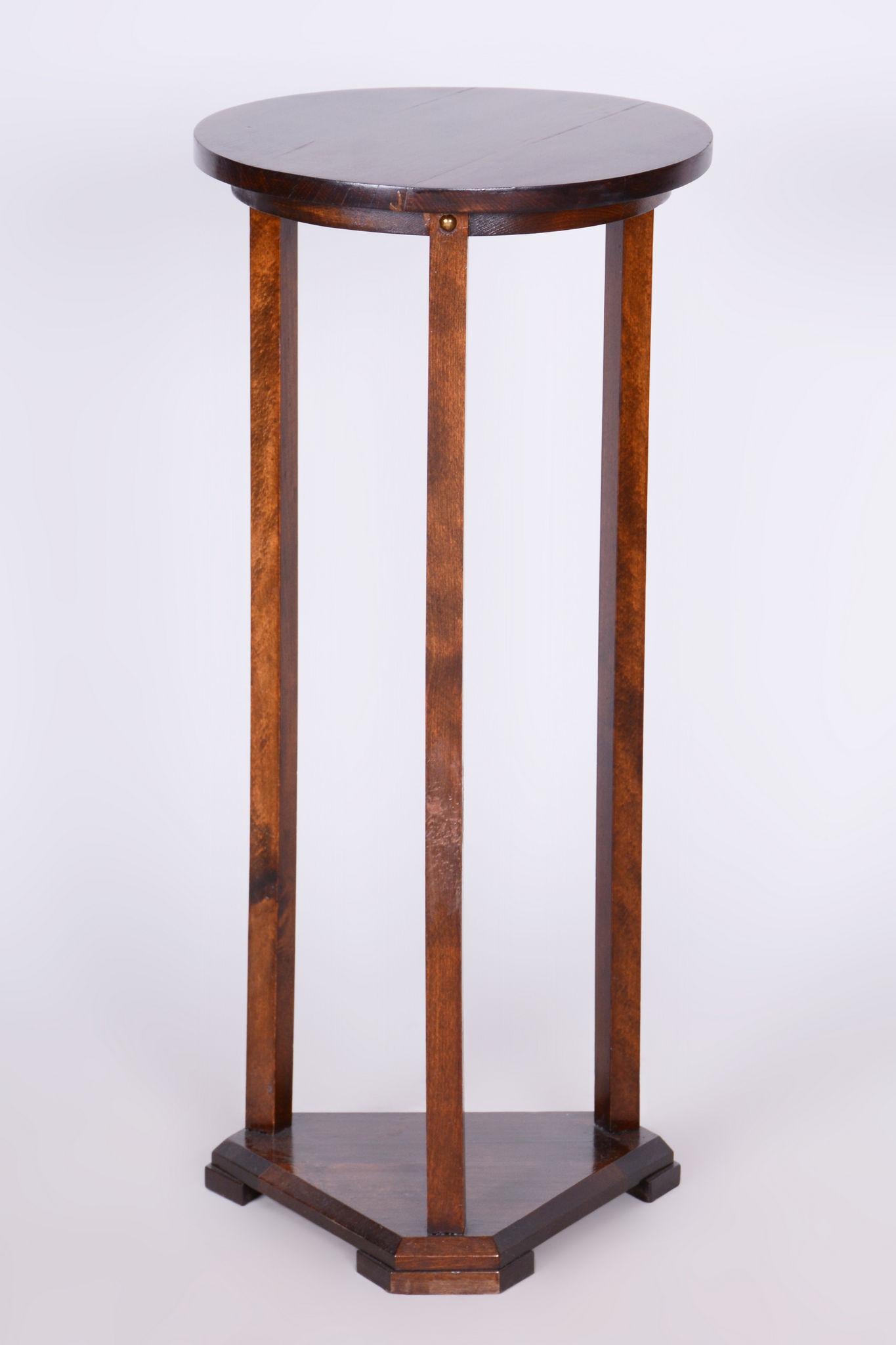 Cet article présente des éléments classiques de l'Art déco. L'Art déco est un style né en France au début du 20e siècle. Ses meubles sont fabriqués avec soin, généralement à partir de bois exotiques. Les pièces sont généralement laquées pour offrir