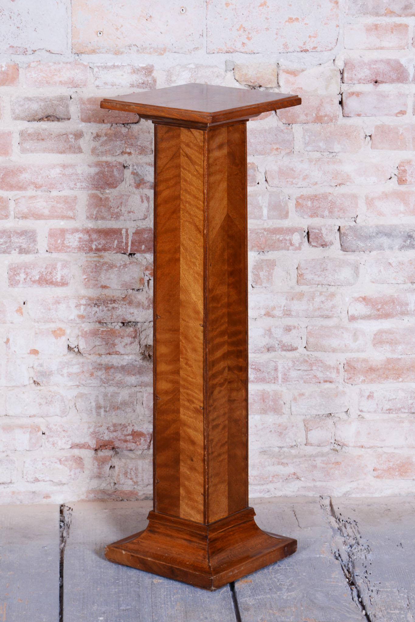 Restaurierter Art-Déco-Sockel, Spruce, Eiche, Mahagoni, Tschechisch, 1920er Jahre (Art déco) im Angebot