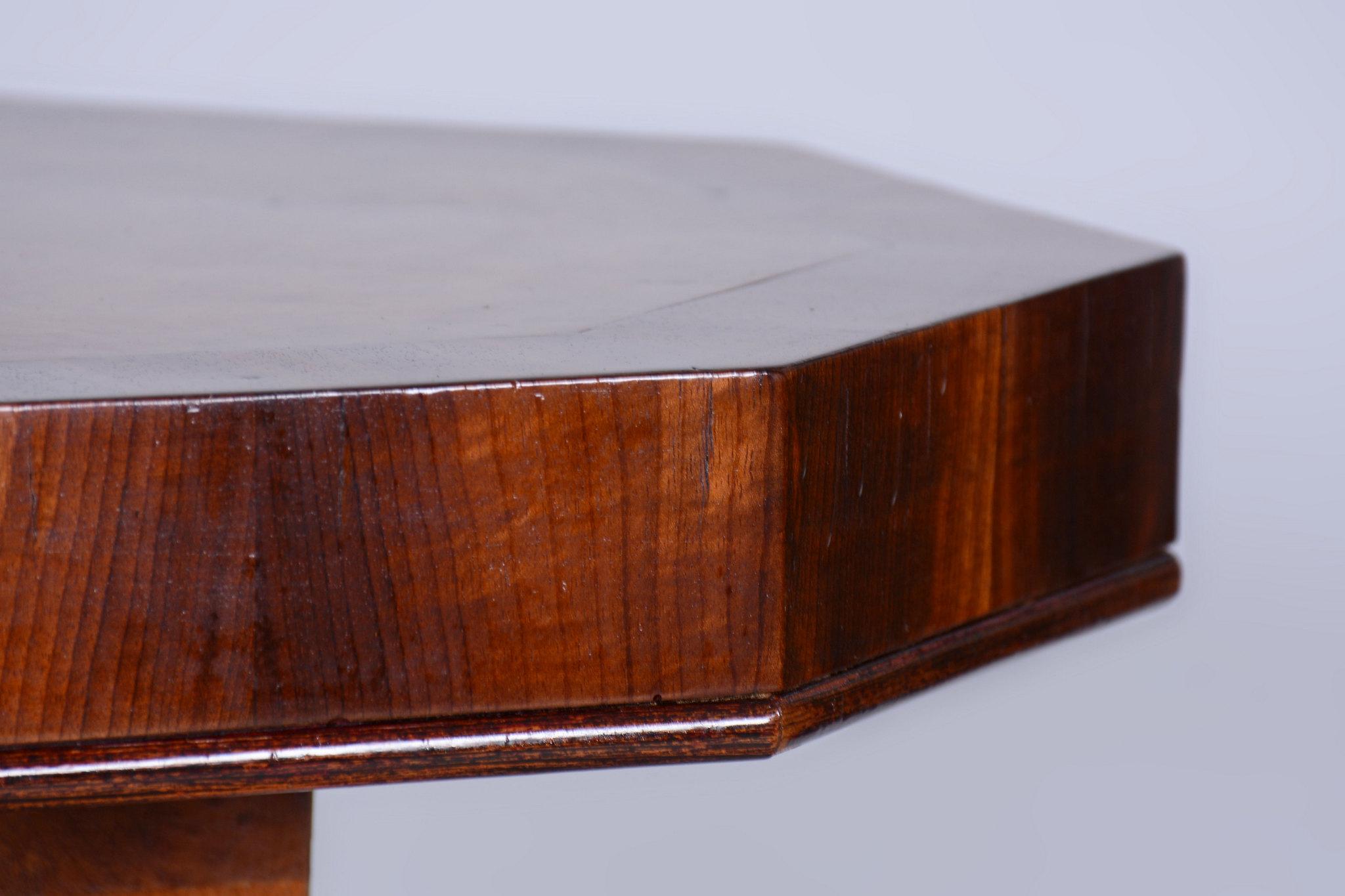 The Pedestal Art Deco restauré, placage de noyer, polonais Revive, tchèque, années 1920 5