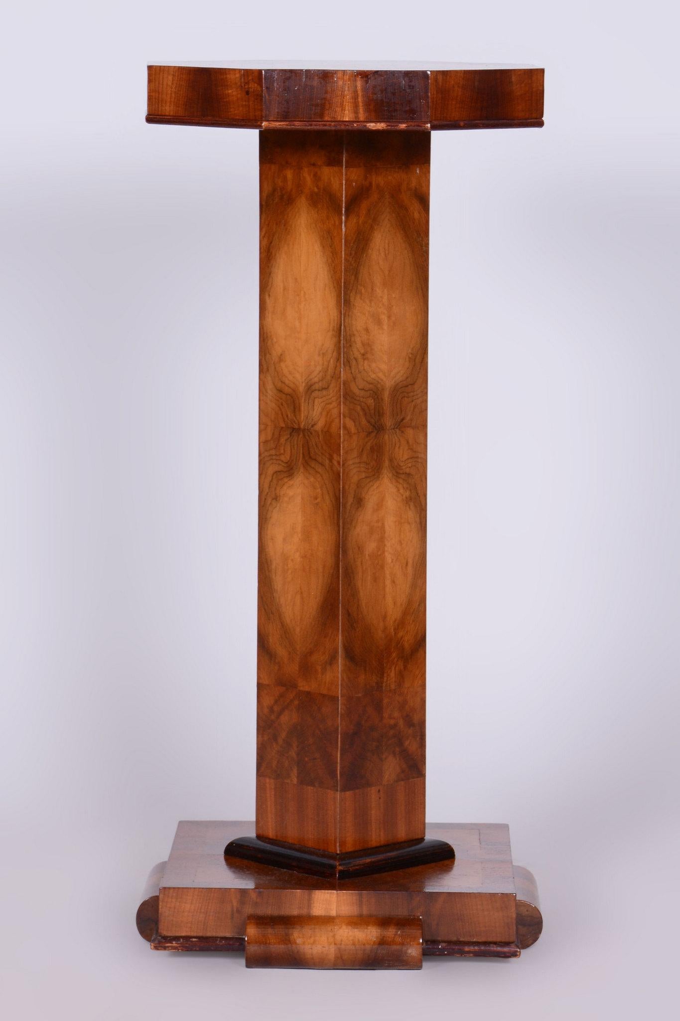20ième siècle The Pedestal Art Deco restauré, placage de noyer, polonais Revive, tchèque, années 1920