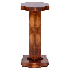 The Pedestal Art Deco restauré, placage de noyer, polonais Revive, tchèque, années 1920
