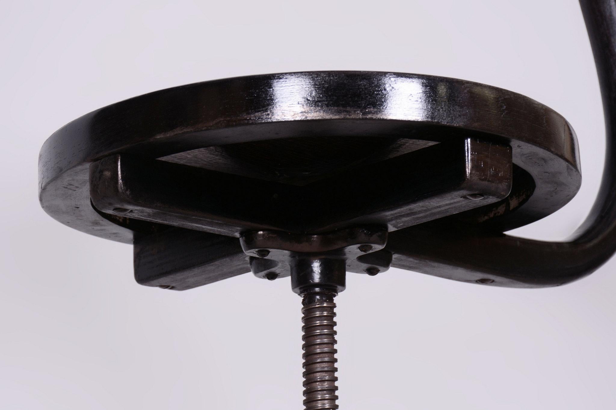 Restaurierter Art Deco Klavier-Drehstuhl, von Thonet, Buche, poliert, Tschechien, 1930er Jahre im Angebot 3