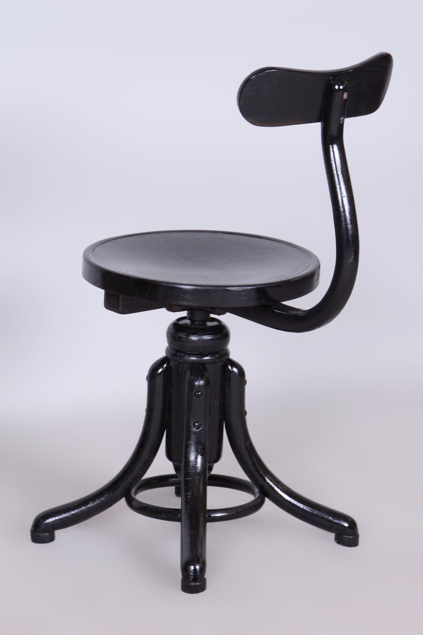Restaurierter Art Deco Klavier-Drehstuhl, von Thonet, Buche, poliert, Tschechien, 1930er Jahre im Zustand „Gut“ im Angebot in Brandys nad Labem, Středočeský kraj