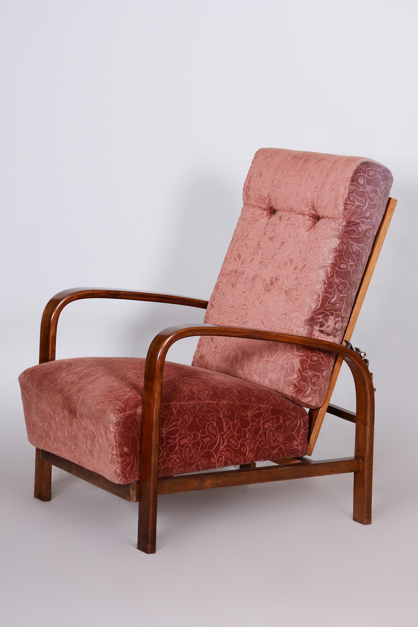 Restored Art Deco Positioning Armchair, Beech Solid Wood, Walnut, 1930s, Czechia In Good Condition For Sale In Horomerice, CZ