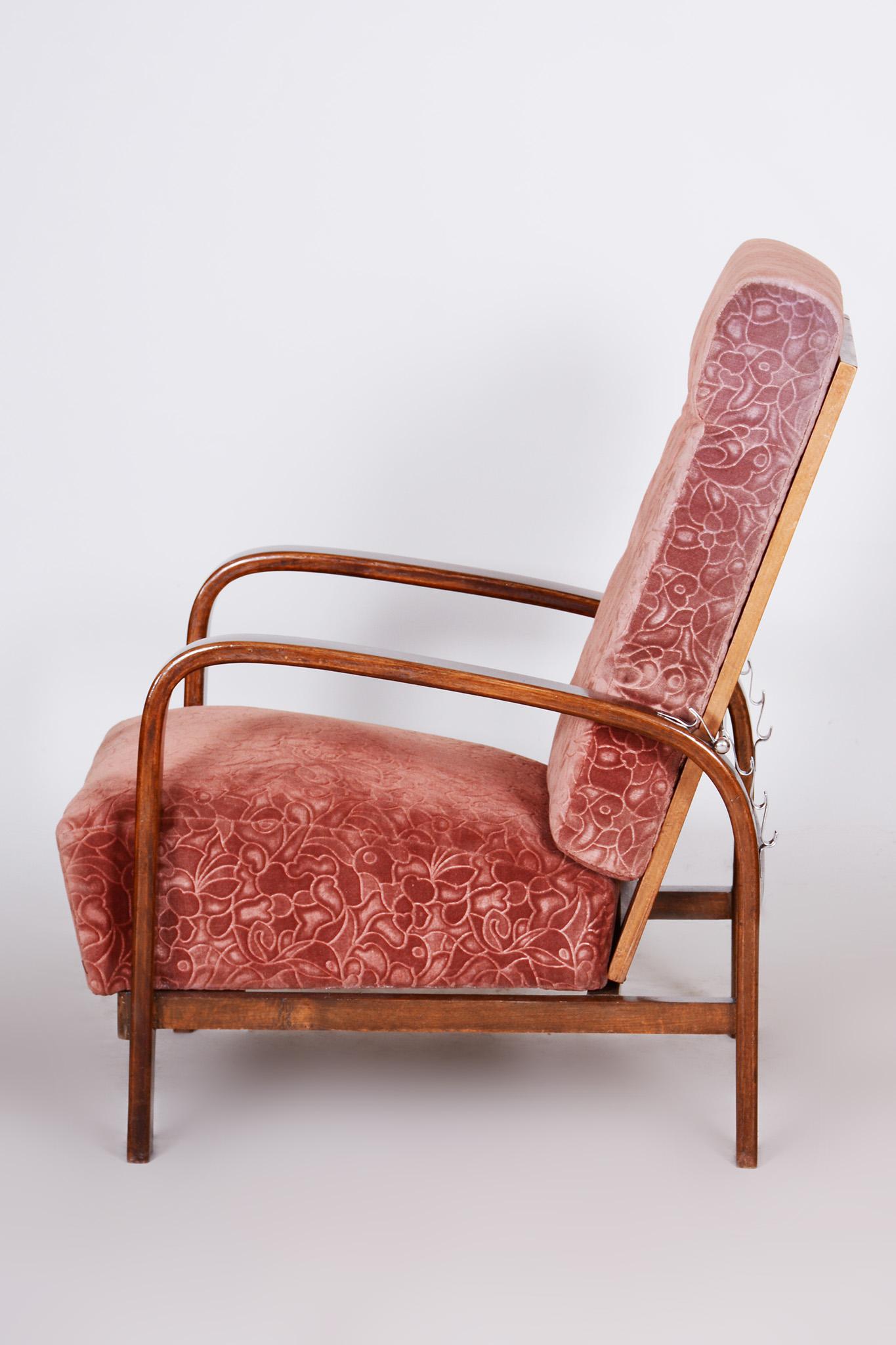 Restored Art Deco Positioning Armchair, Beech Solid Wood, Walnut, 1930s, Czechia For Sale 1