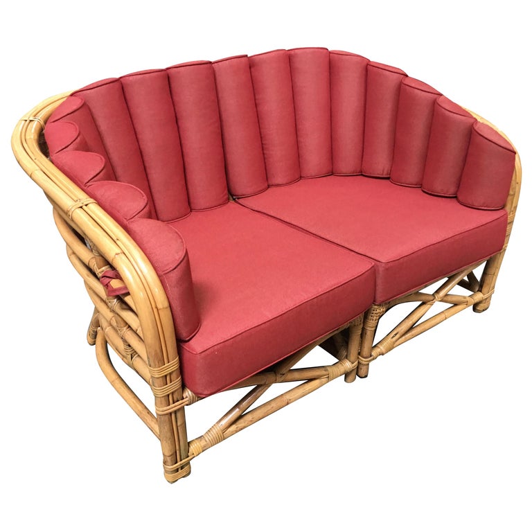 Restauriertes Art-Déco-Rattan-Sofa mit Muschelrückenlehne und Loveseat im  Angebot bei 1stDibs