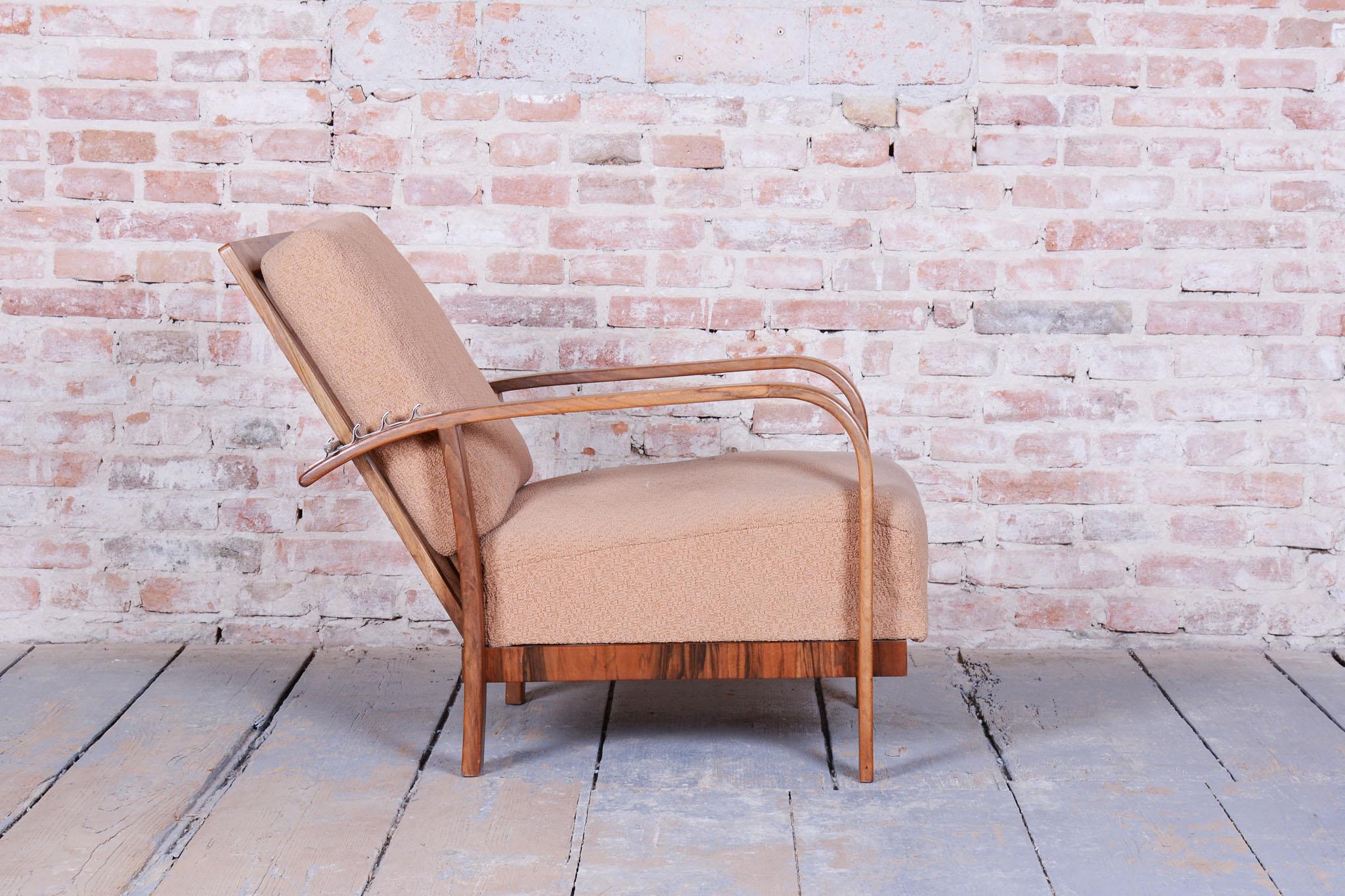 Début du 20ème siècle Fauteuil inclinable Art Déco restauré, noyer, brillant, tchèque. 1920s en vente