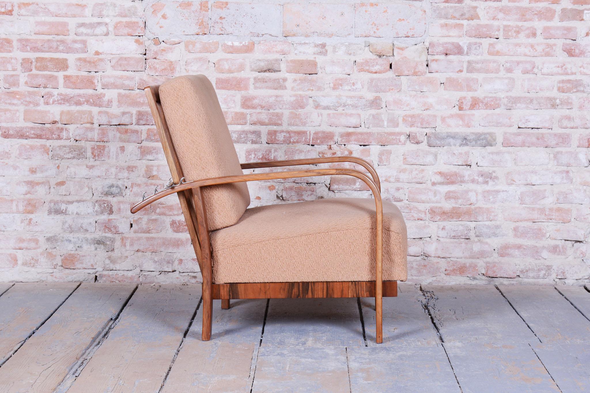 Fauteuil inclinable Art Déco restauré, noyer, brillant, tchèque. 1920s en vente 1