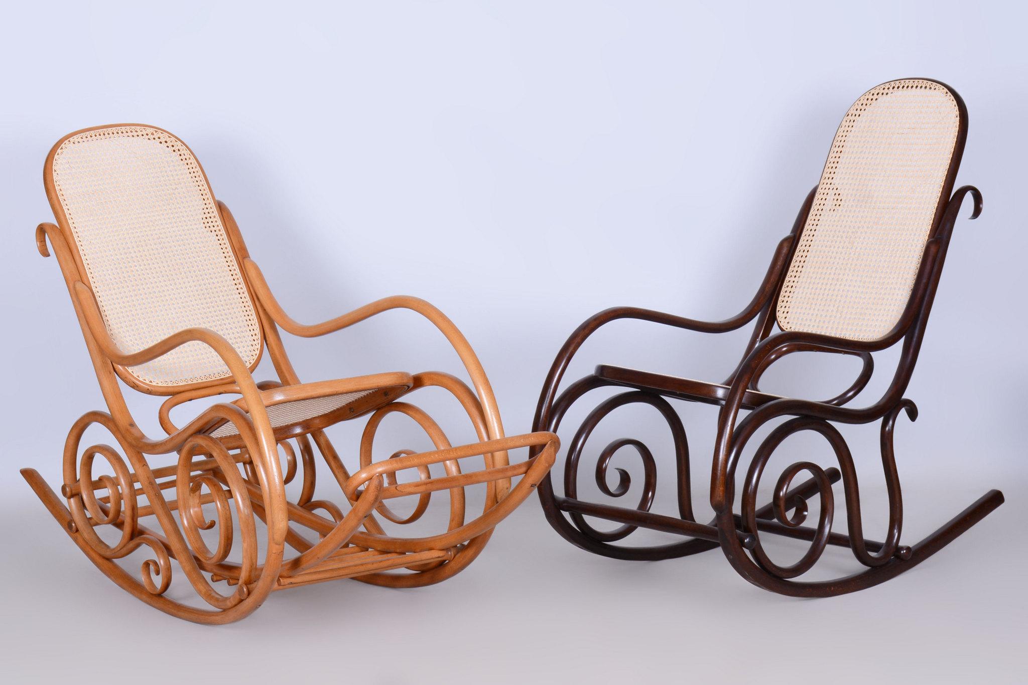 Sedia a dondolo Art Deco restaurata, di Thonet, Beeche, rattan, ceco, anni '10 del XIX secolo in vendita 6