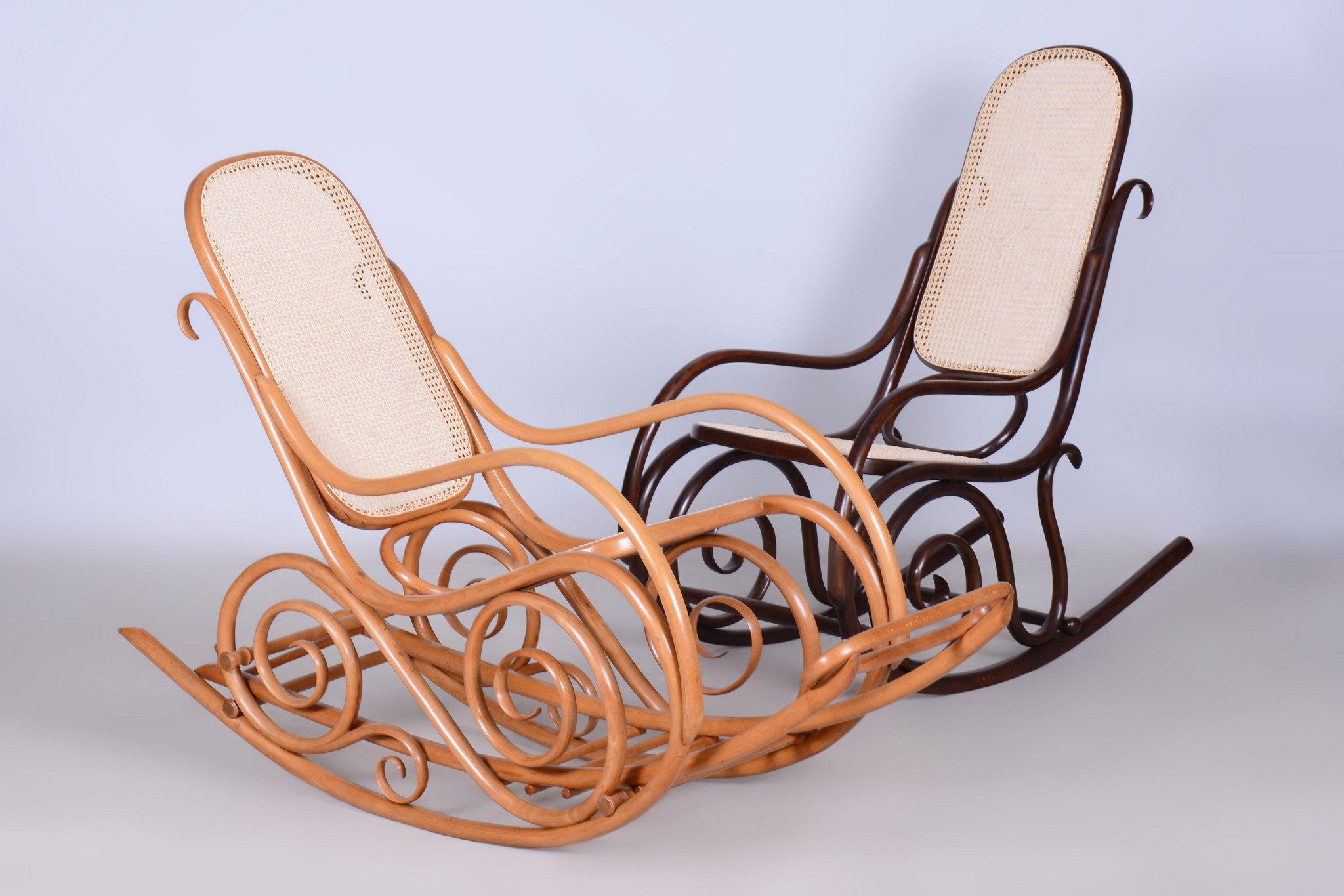 Sedia a dondolo Art Deco restaurata, di Thonet, Beeche, rattan, ceco, anni '10 del XIX secolo in vendita 8