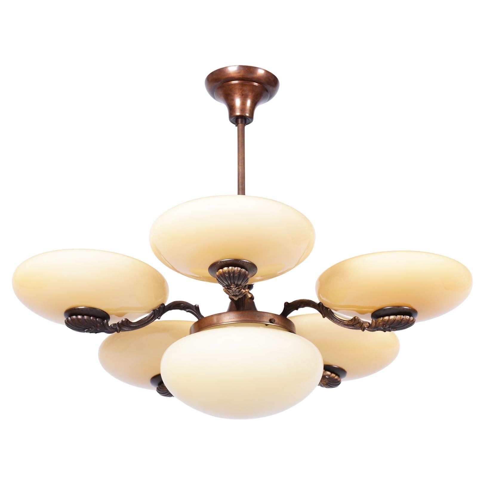 Araña de salón Art Decó restaurada, latón, cristal, recableada, checa, años 20