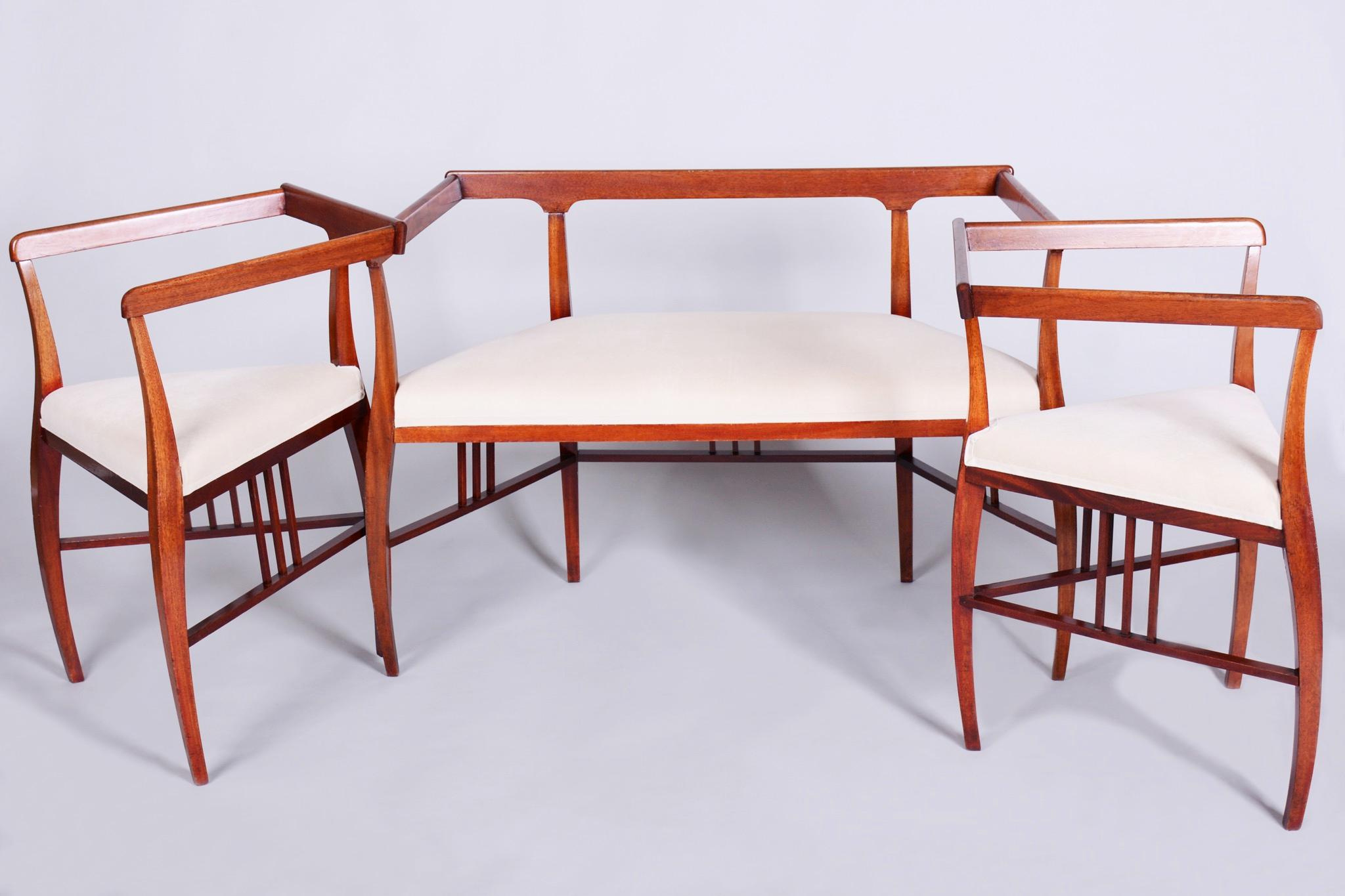 Architecte : Jan Kotěra
Créateur : Josef Motka - Litovel

Dimensions du canapé :
Hauteur : 79 cm (31.1 in)
Largeur : 110 cm (43.3 in)
Profondeur : 52 cm (20.5 in)
Hauteur du siège : 52 cm (20.5 in)

Dimensions du fauteuil :
Hauteur : 79 cm (31.1