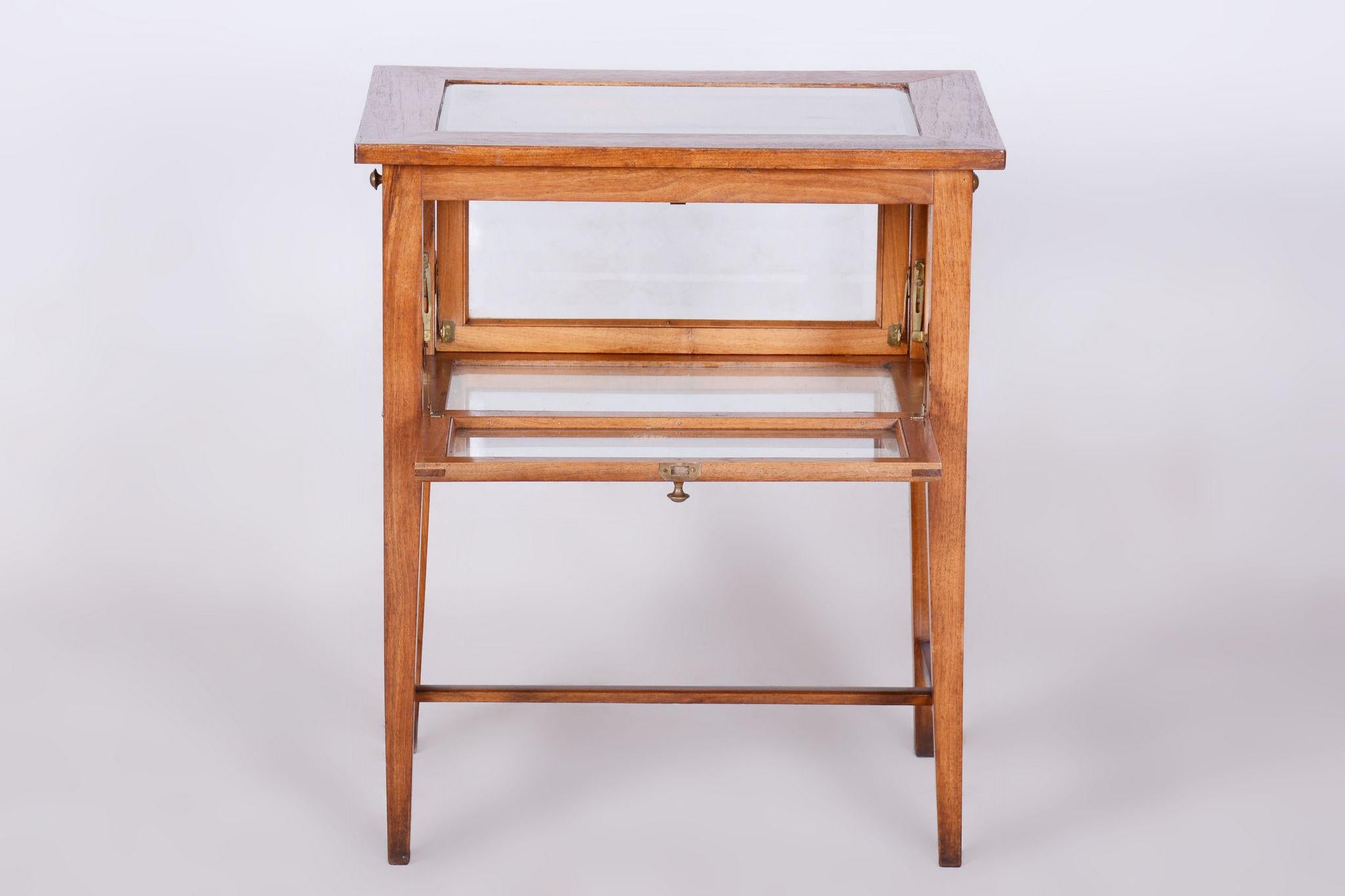 Restored Art Deco Serving Trolley, Walnut, Faceted Glass, Czech, 1920s For Sale 5