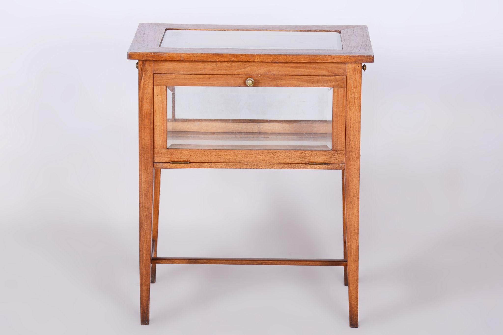 Restored Art Deco Serving Trolley, Walnut, Faceted Glass, Czech, 1920s For Sale 6