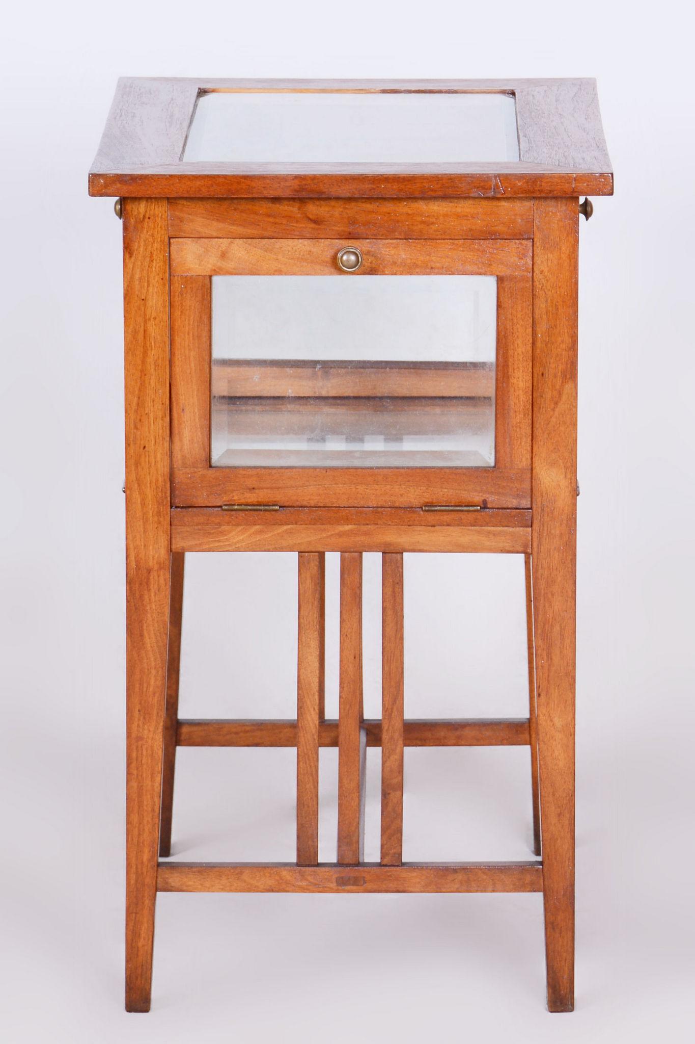 Restored Art Deco Serving Trolley, Walnut, Faceted Glass, Czech, 1920s For Sale 7