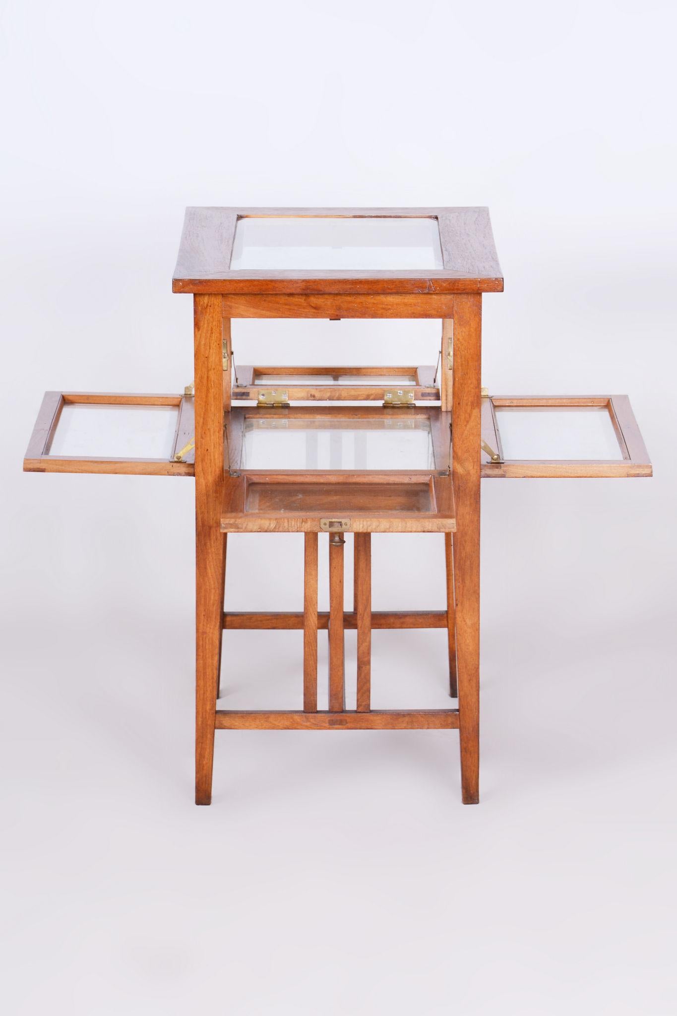 Restored Art Deco Serving Trolley, Walnut, Faceted Glass, Czech, 1920s For Sale 8