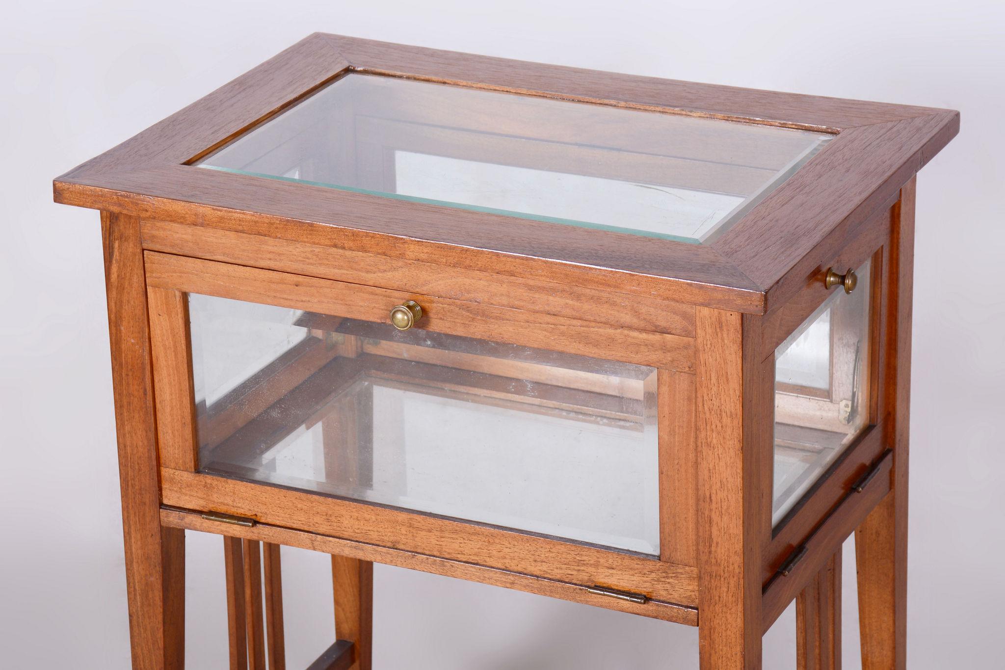 Early 20th Century Restored Art Deco Serving Trolley, Walnut, Faceted Glass, Czech, 1920s For Sale