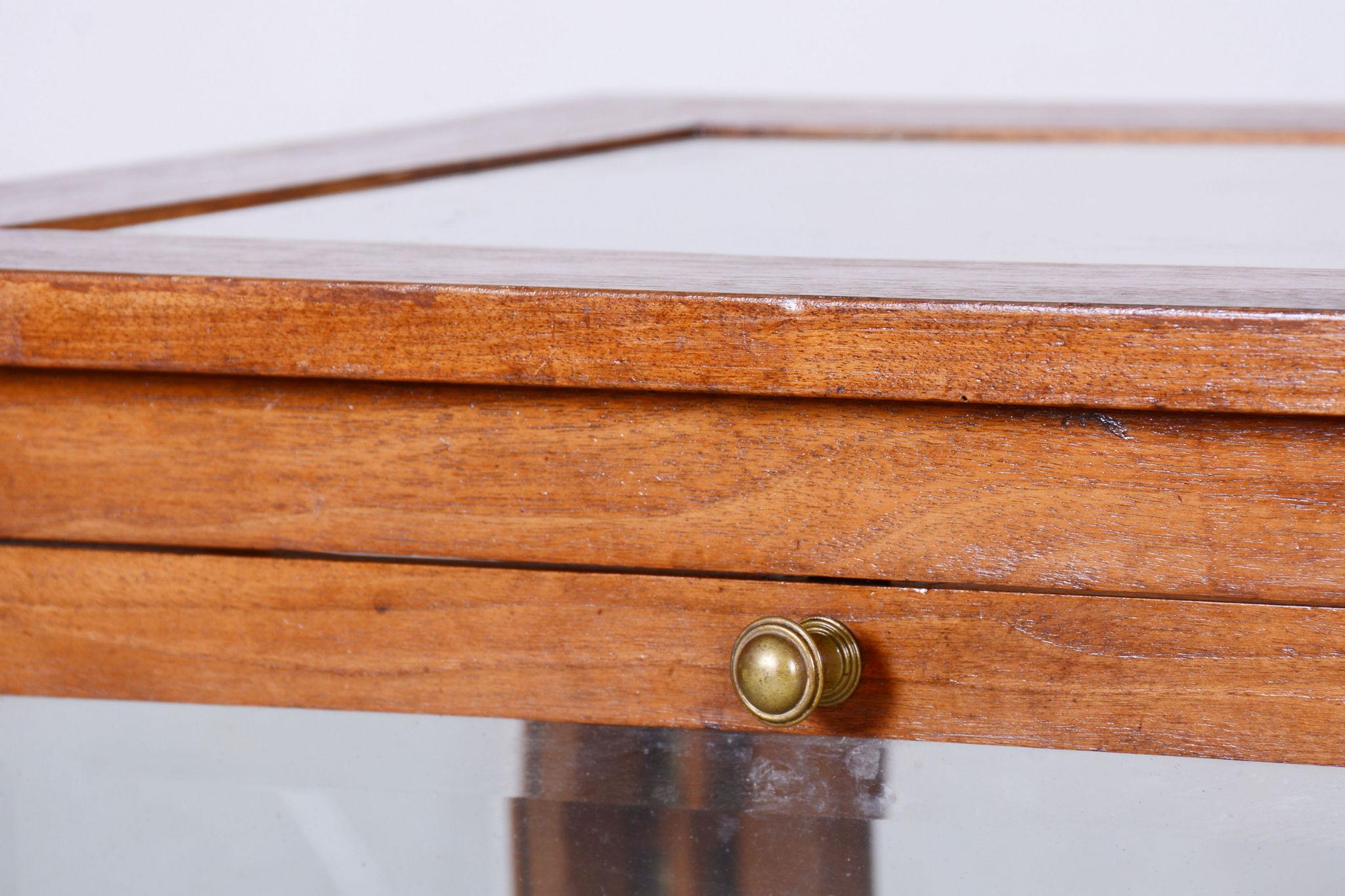 Restored Art Deco Serving Trolley, Walnut, Faceted Glass, Czech, 1920s For Sale 1