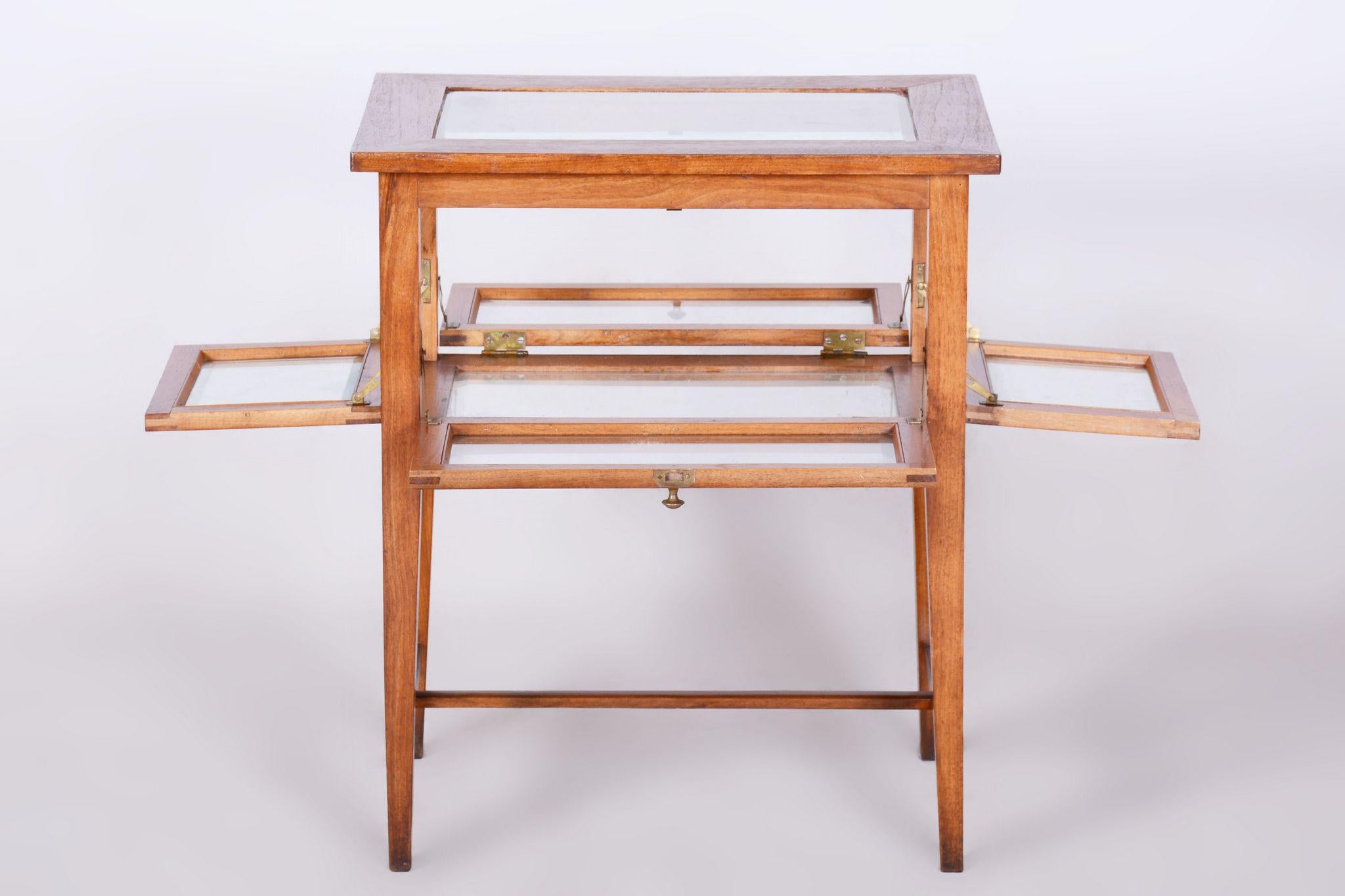 Restored Art Deco Serving Trolley, Walnut, Faceted Glass, Czech, 1920s For Sale 4