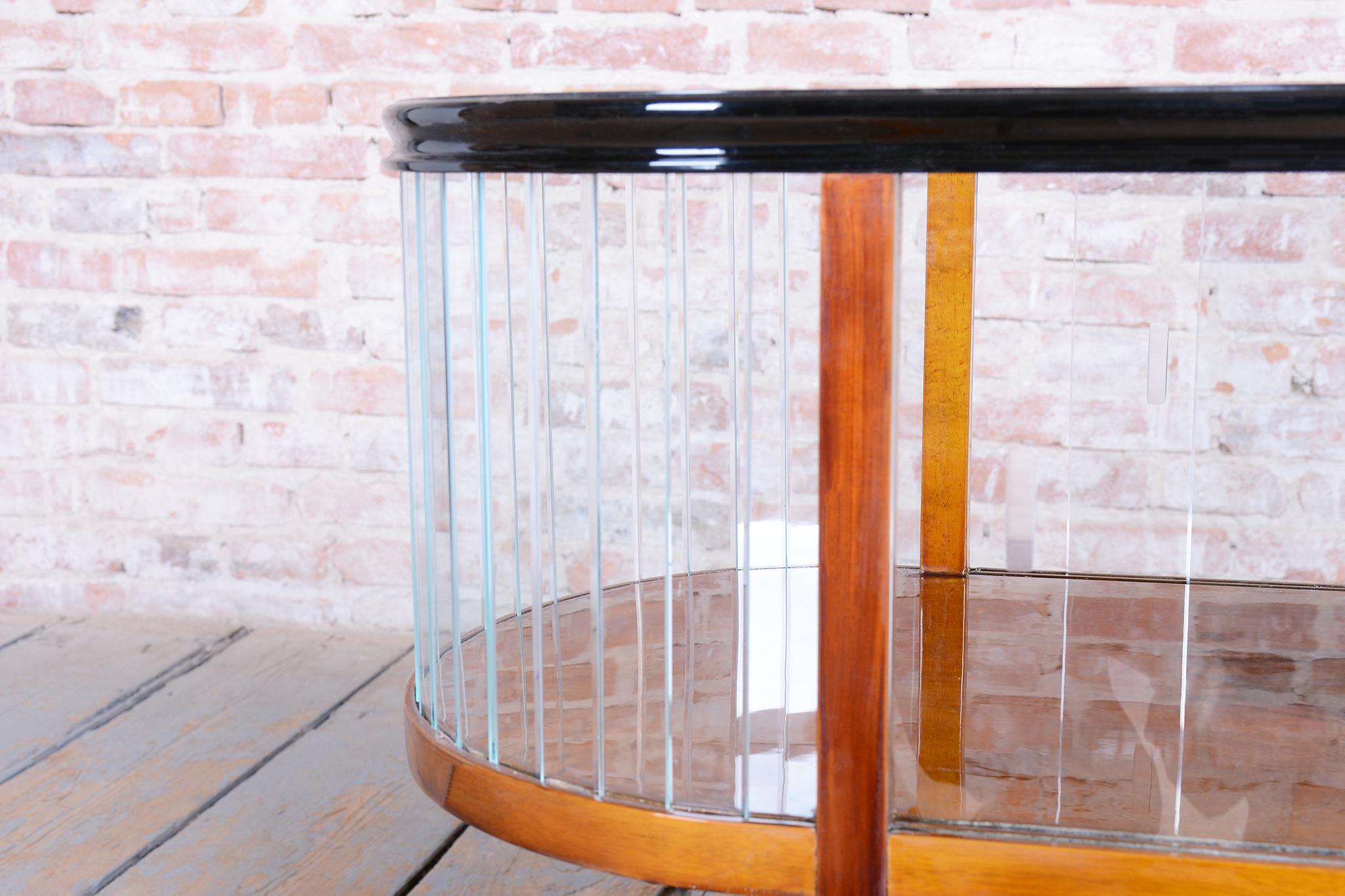 Chariot de service Art déco restauré, noyer, verre, repoli, tchèque, années 1920 en vente 5