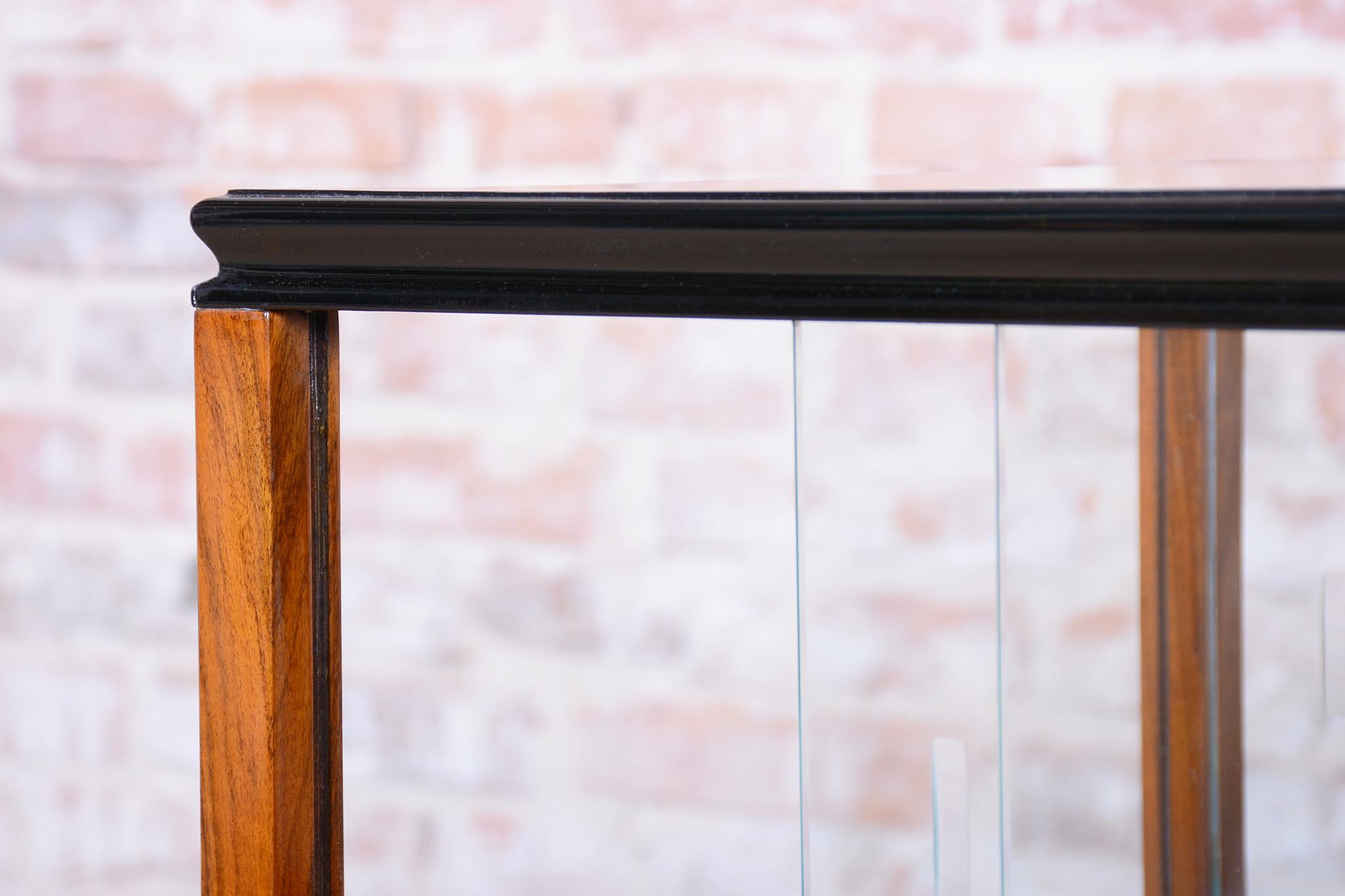 Chariot de service Art déco restauré, noyer, verre, repoli, tchèque, années 1920 en vente 6