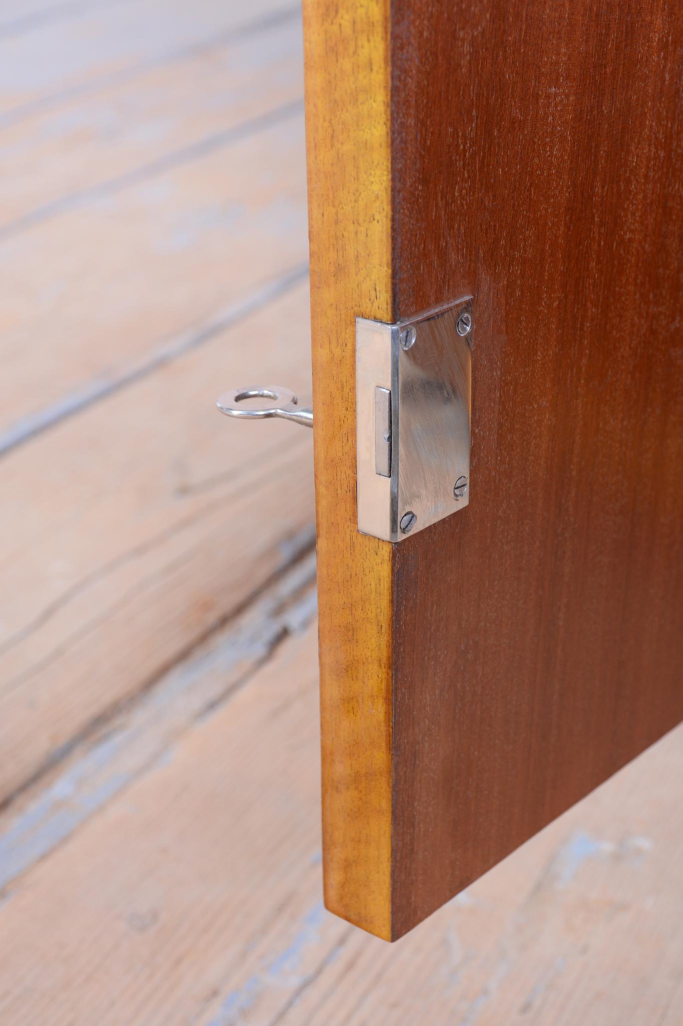 Chariot de service Art déco restauré, noyer, verre, repoli, tchèque, années 1920 en vente 7