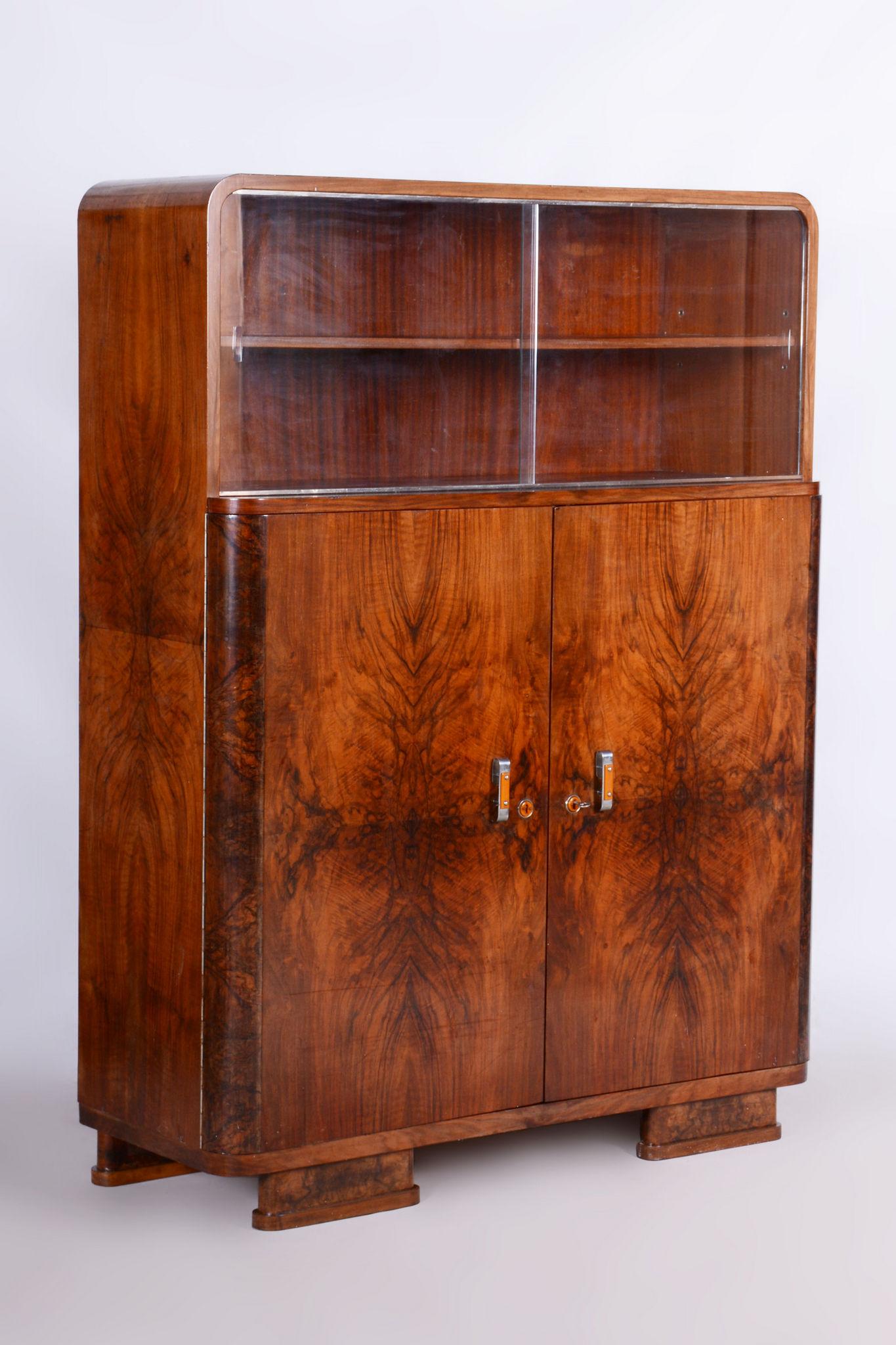 Ceco Credenza Art Deco restaurata, di J. Halabala, Up & Up Zavody, Noce, Repubblica Ceca, anni '30