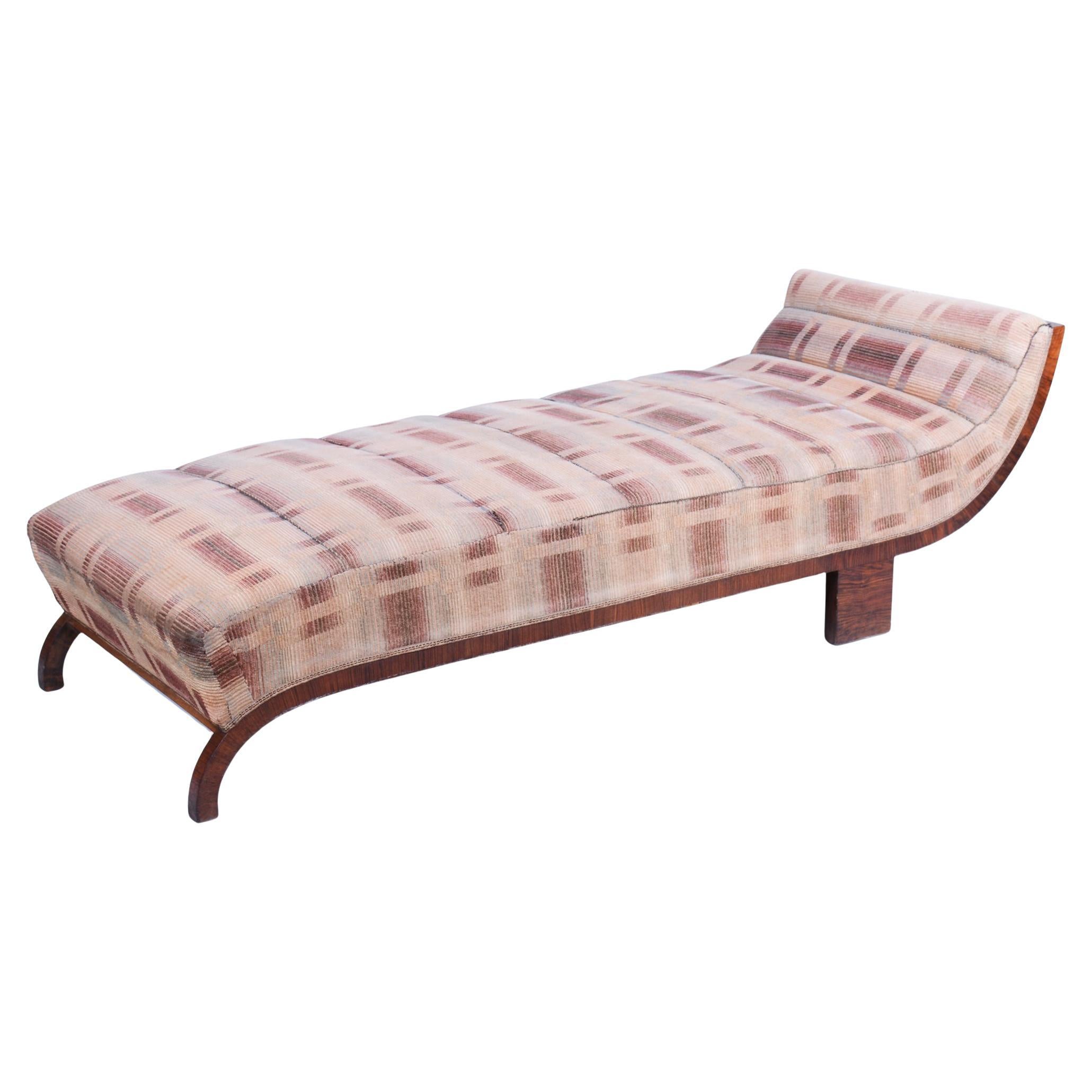 Restauriertes Art-Déco-Sofa, Nussbaum, wiederbelebt, polnisch, tschechisch, 1920er Jahre