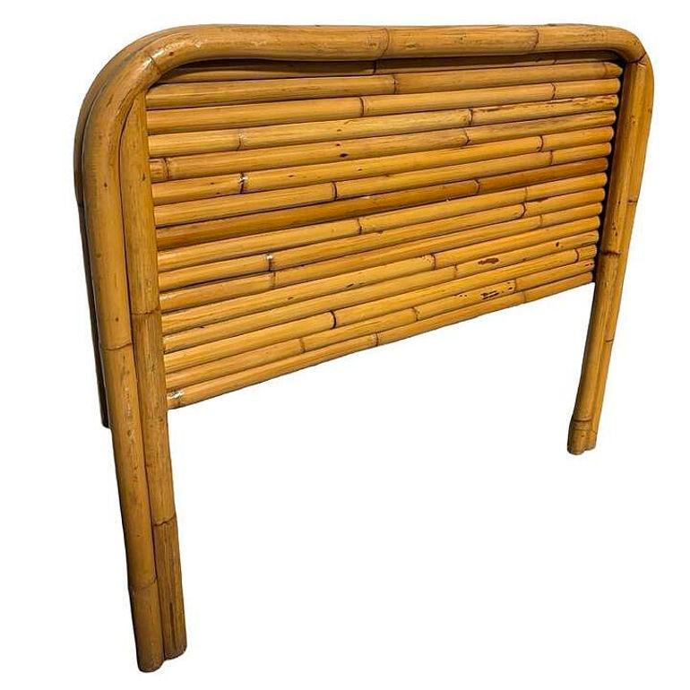 Metà XX secolo Testiera a due piazze in rattan impilata in stile Art Deco restaurato in vendita