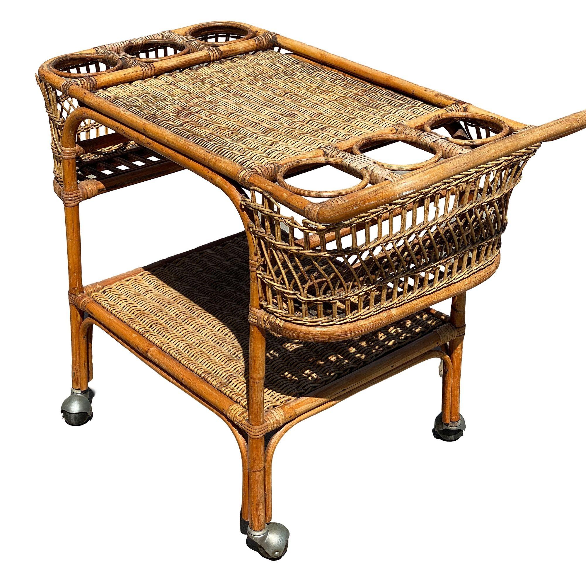 Carrello da bar a due piani in rattan Art Deco restaurato con piani in vimini intrecciati In condizioni ottime in vendita a Van Nuys, CA
