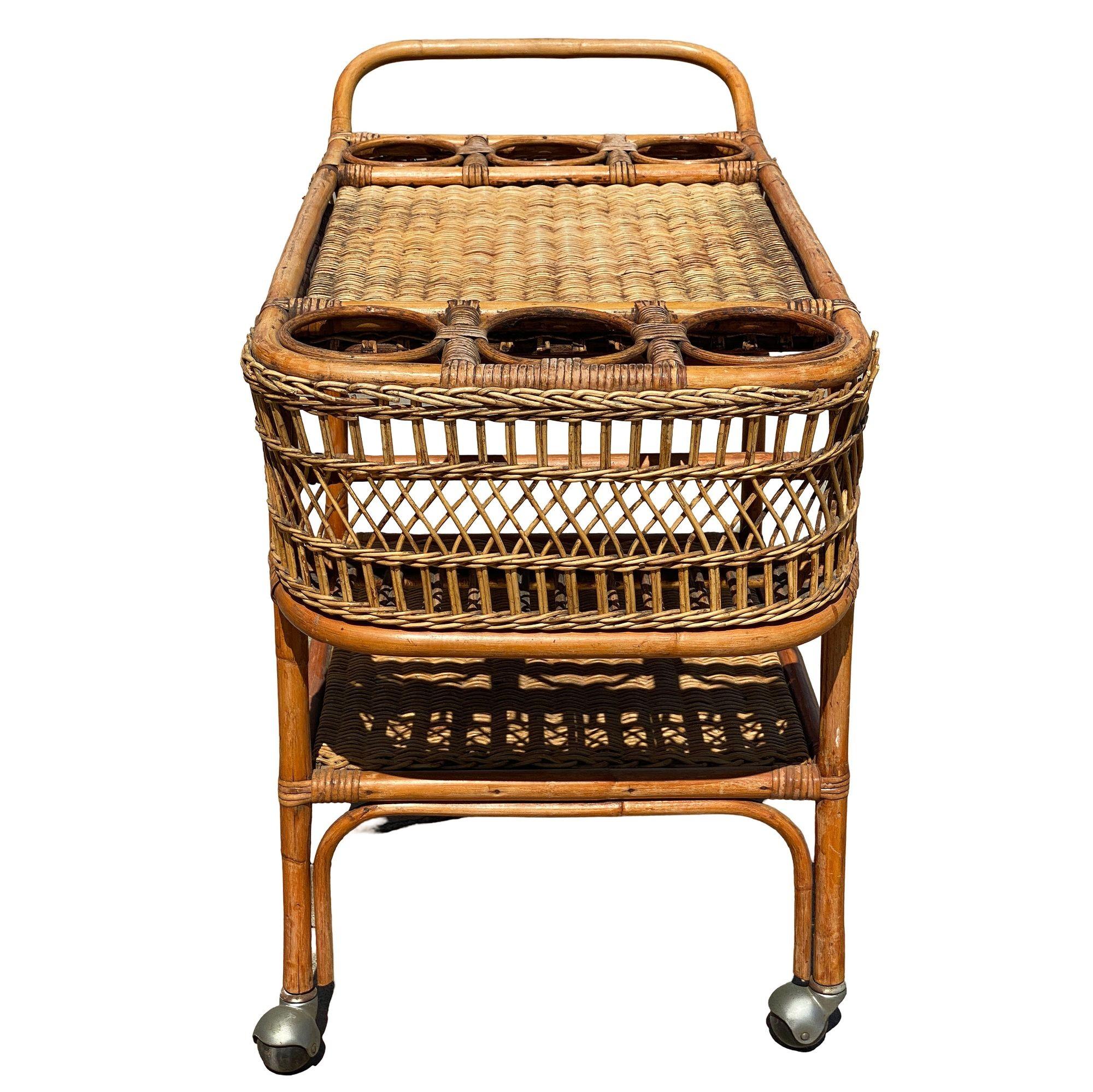 Carrello da bar a due piani in rattan Art Deco restaurato con piani in vimini intrecciati in vendita 2