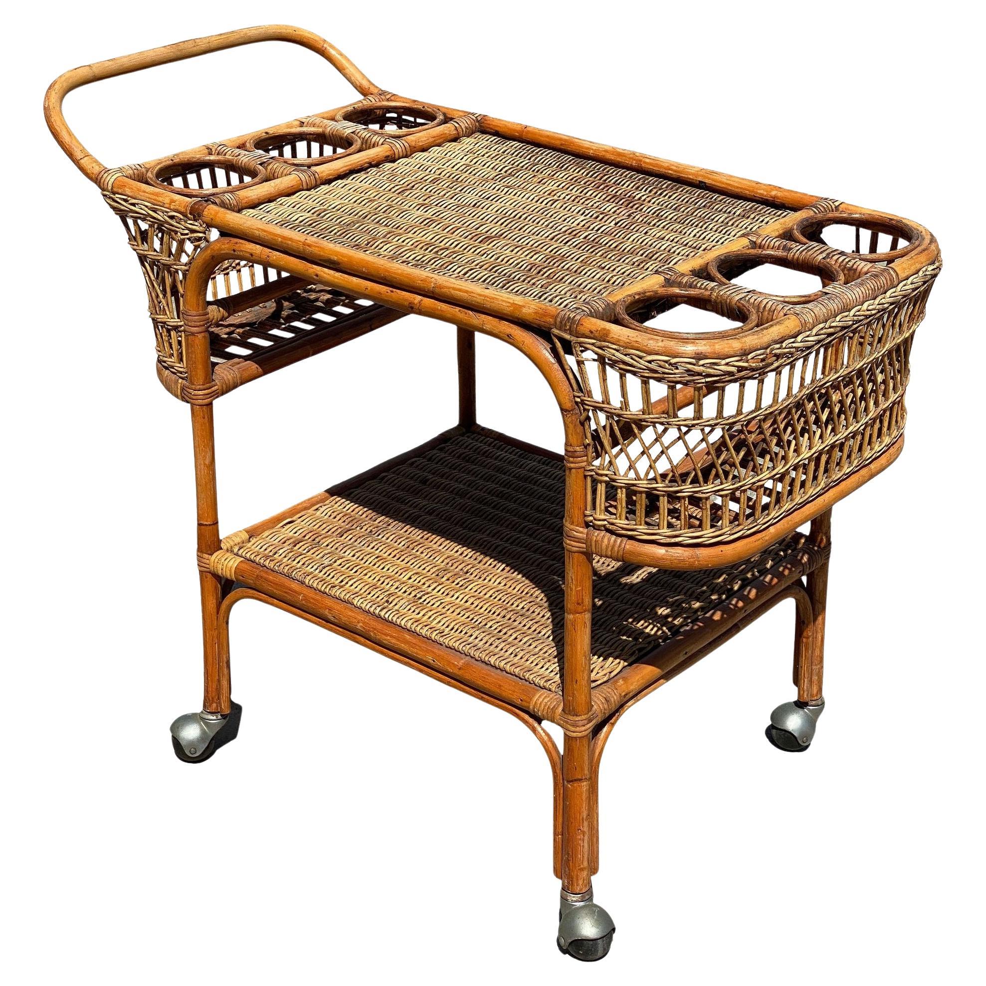 Carrello da bar a due piani in rattan Art Deco restaurato con piani in vimini intrecciati