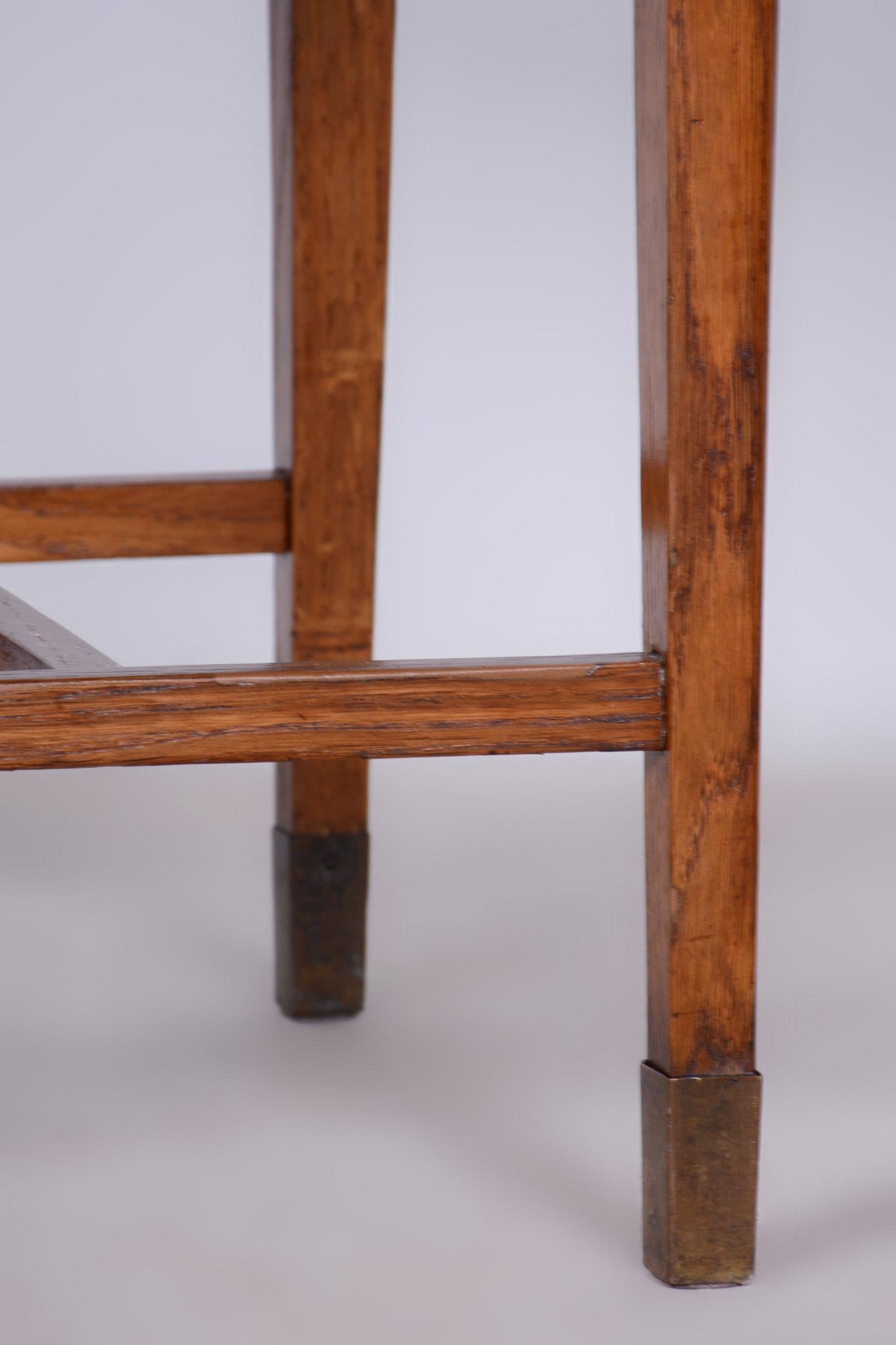 Tissu Tabouret Art déco restauré, rembourrage neuf, polonais revisité, chêne, tchèque, années 1930 en vente
