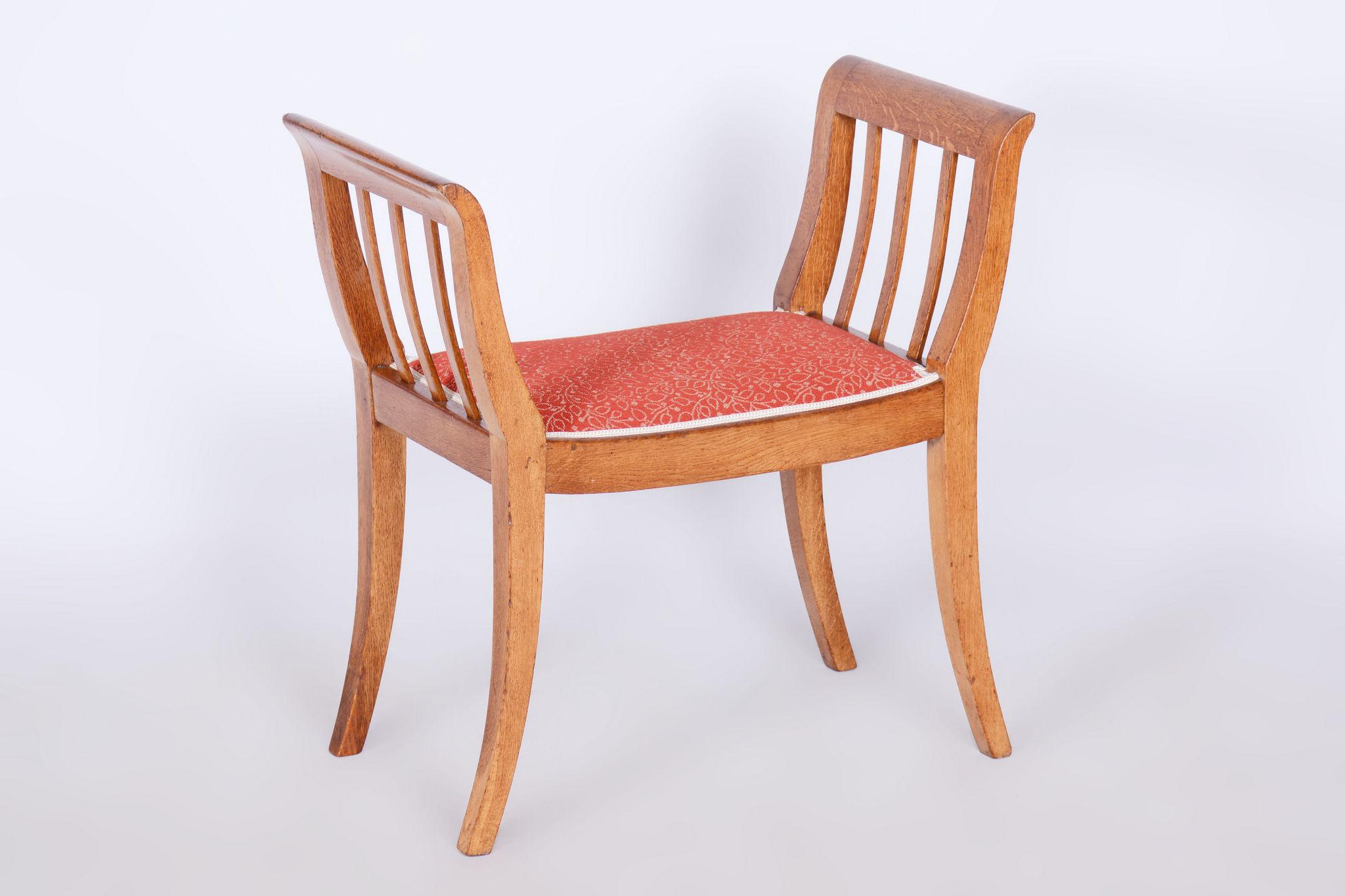 Restaurierter Art-Déco-Hocker, Eiche, neu restauriert, poliert, neu gepolstert, tschechisch, 1930er Jahre (Art déco) im Angebot